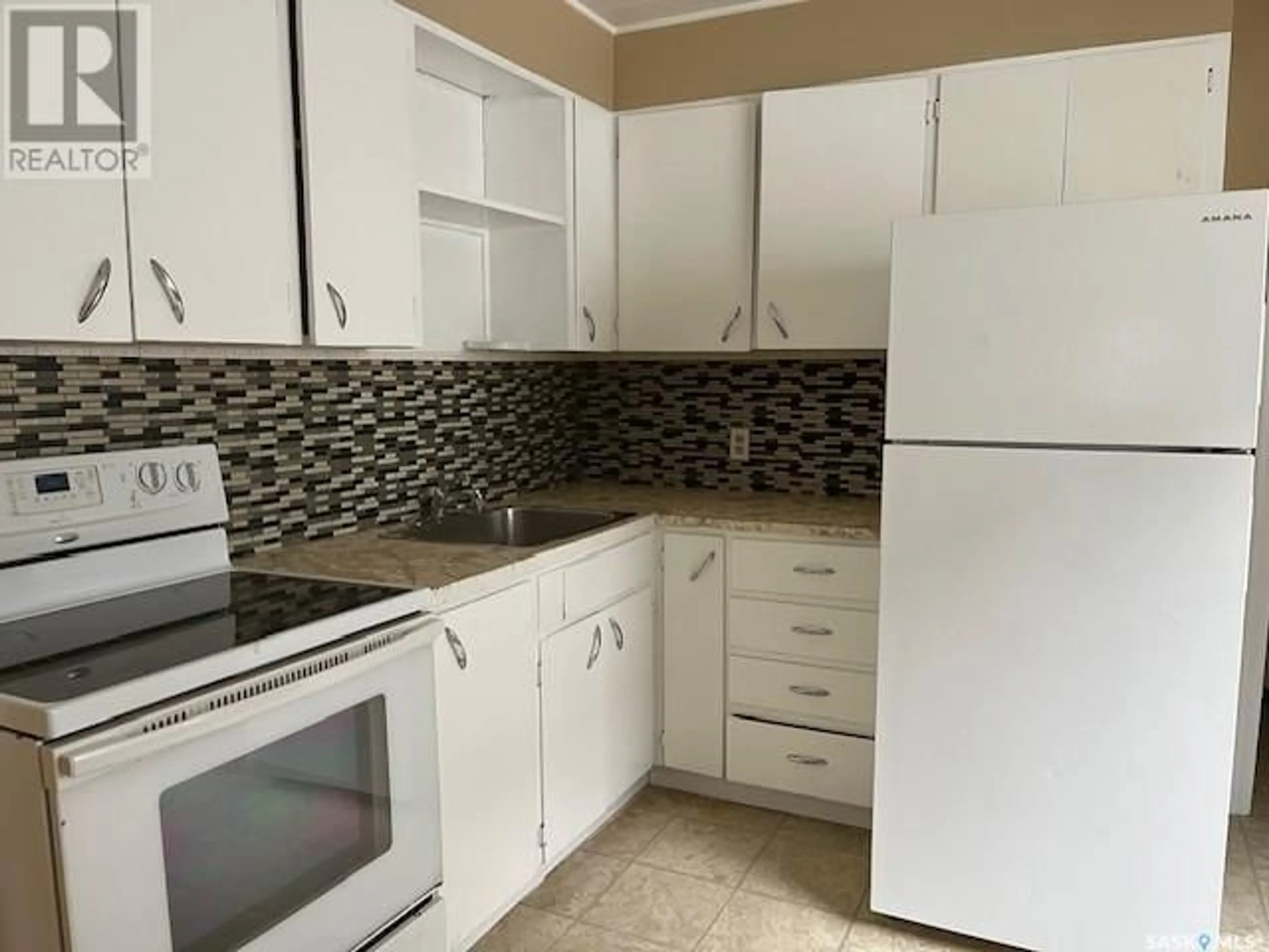 Standard kitchen, ceramic/tile floor for 1227 WASCANA STREET, Regina Saskatchewan S4T4J2