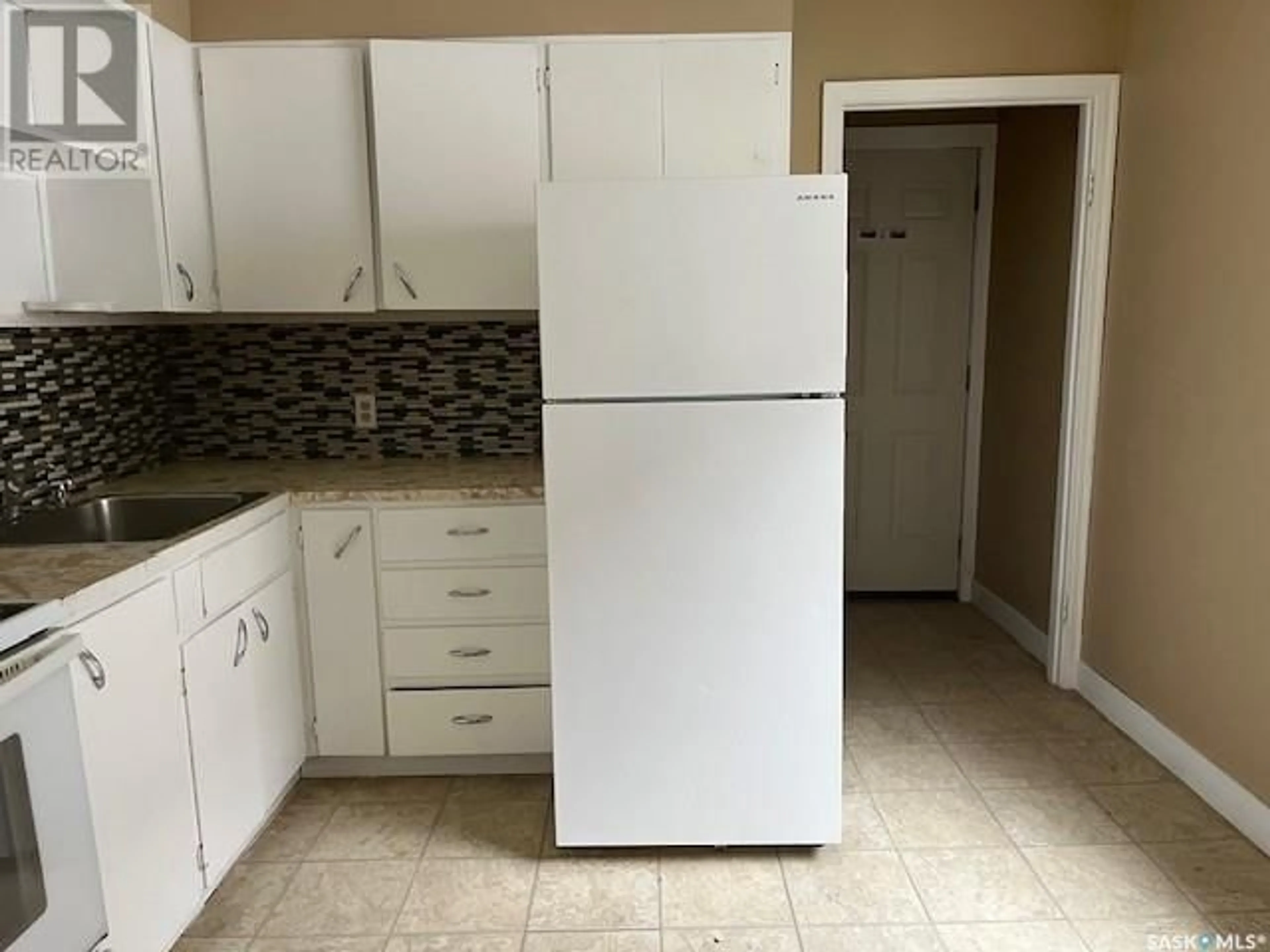 Standard kitchen, unknown for 1227 WASCANA STREET, Regina Saskatchewan S4T4J2