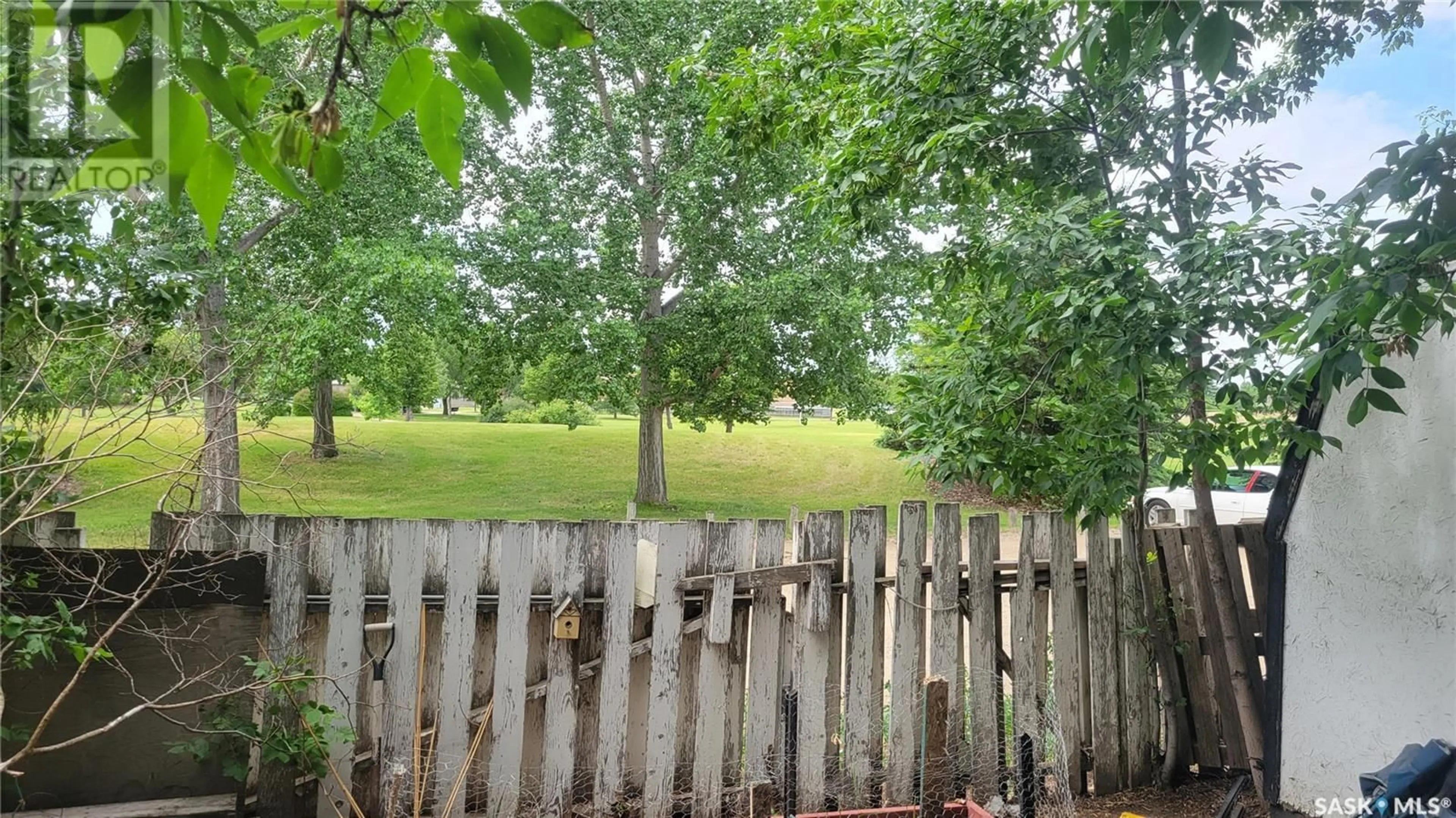 Patio, forest/trees view for 1421 HNATYSHYN AVENUE, Saskatoon Saskatchewan S7L4G6