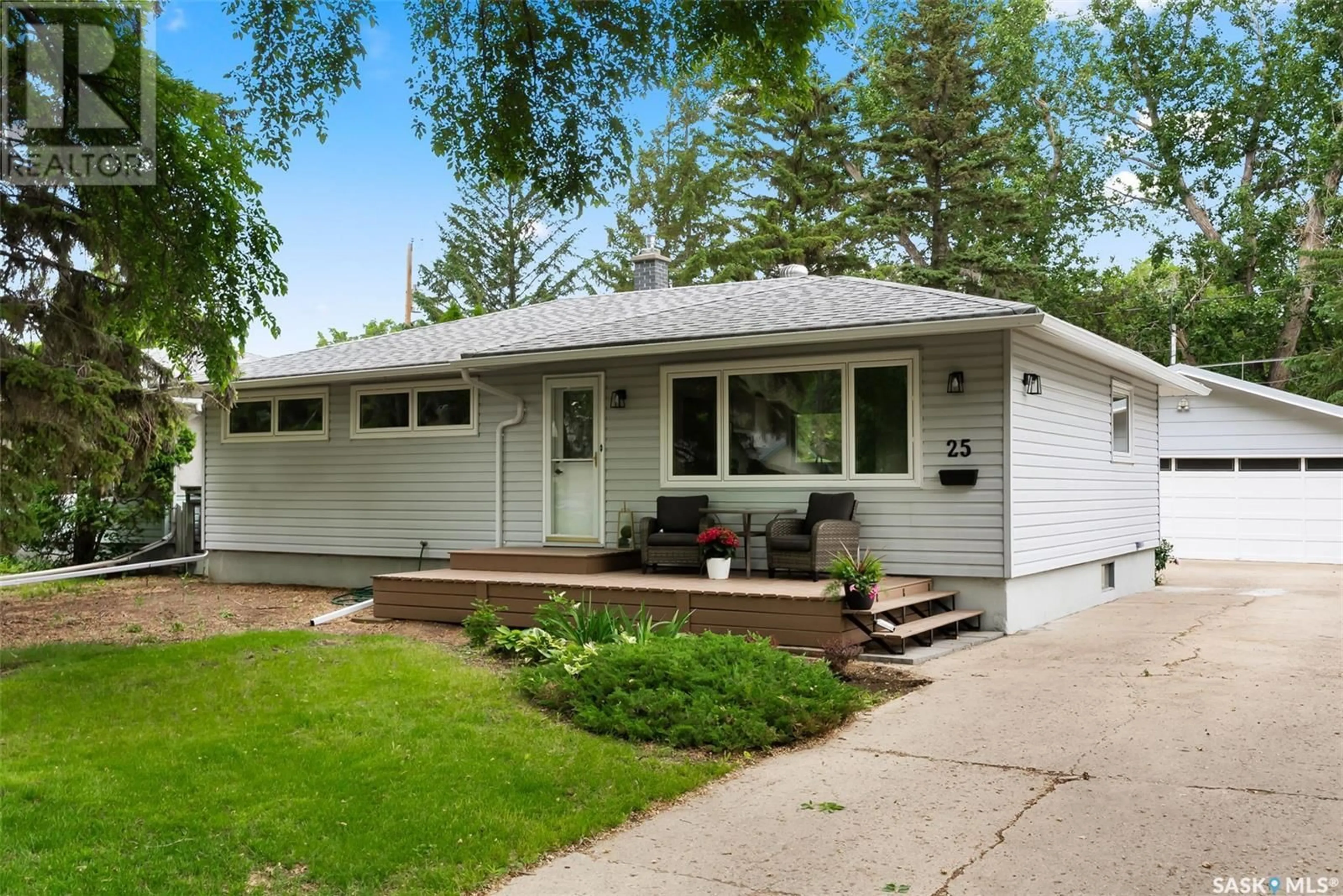 Home with vinyl exterior material, street for 25 WESLEY ROAD, Regina Saskatchewan S4S5P3