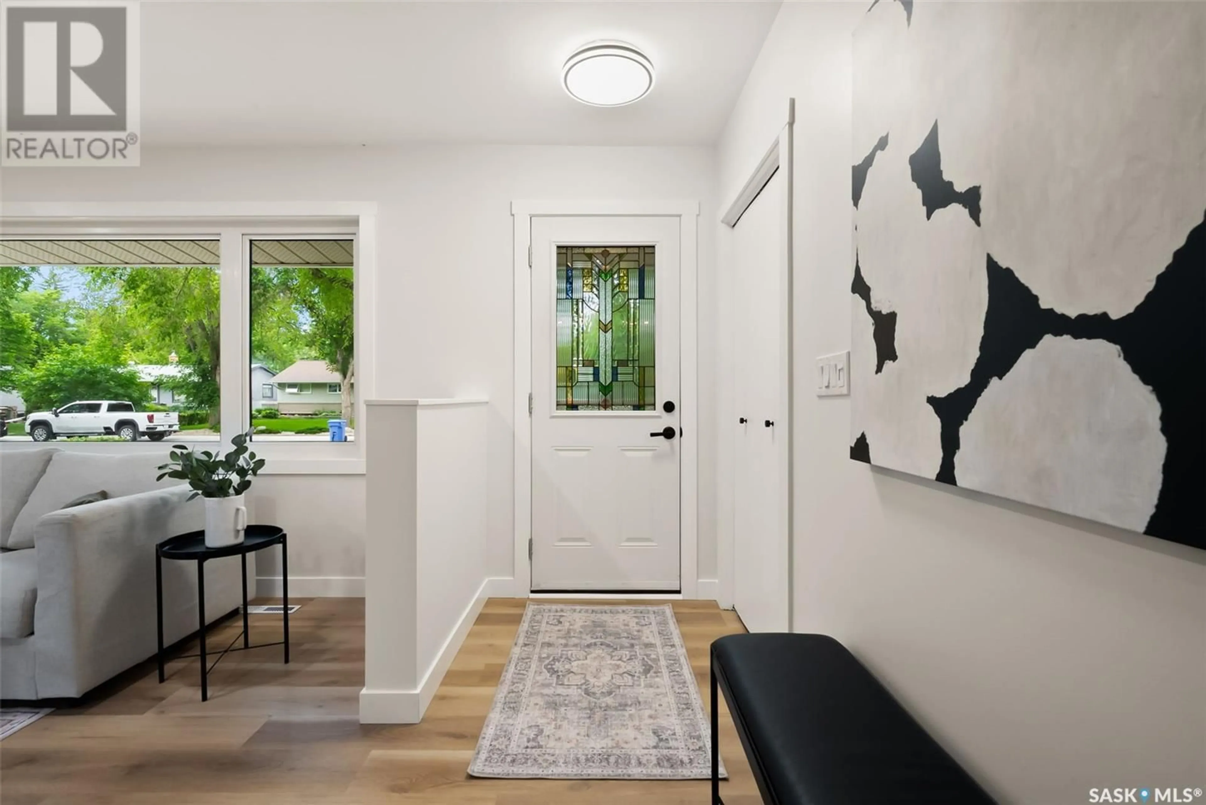 Indoor entryway for 25 WESLEY ROAD, Regina Saskatchewan S4S5P3