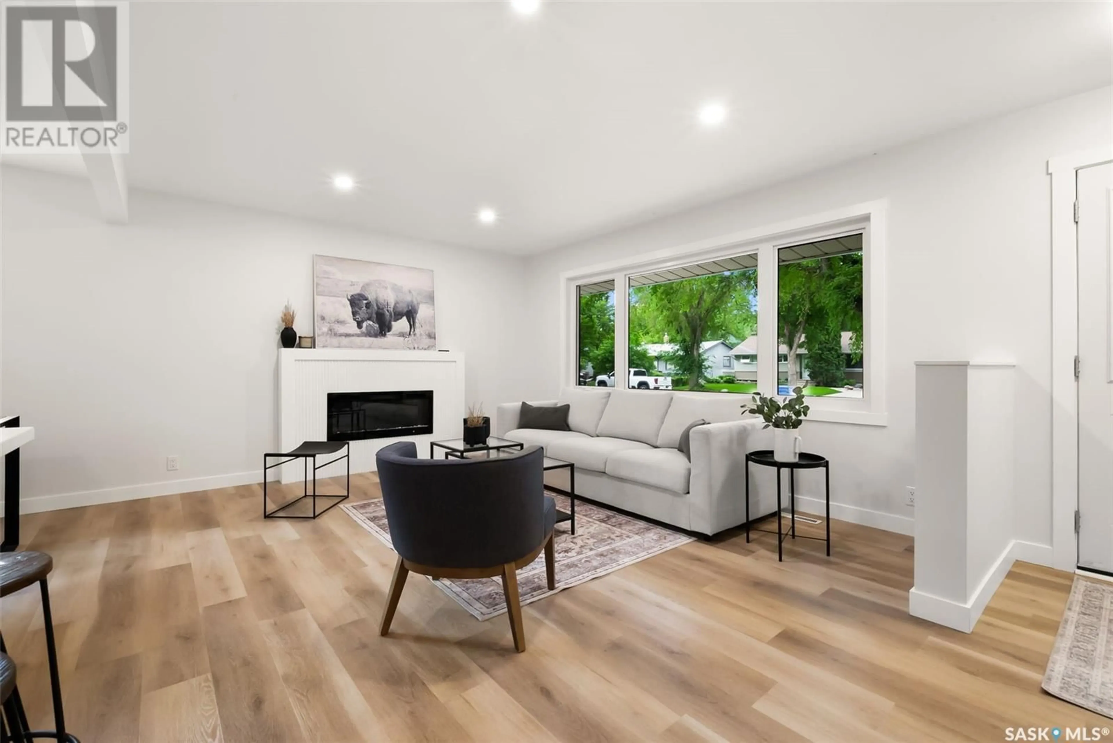 Living room with furniture, wood/laminate floor for 25 WESLEY ROAD, Regina Saskatchewan S4S5P3