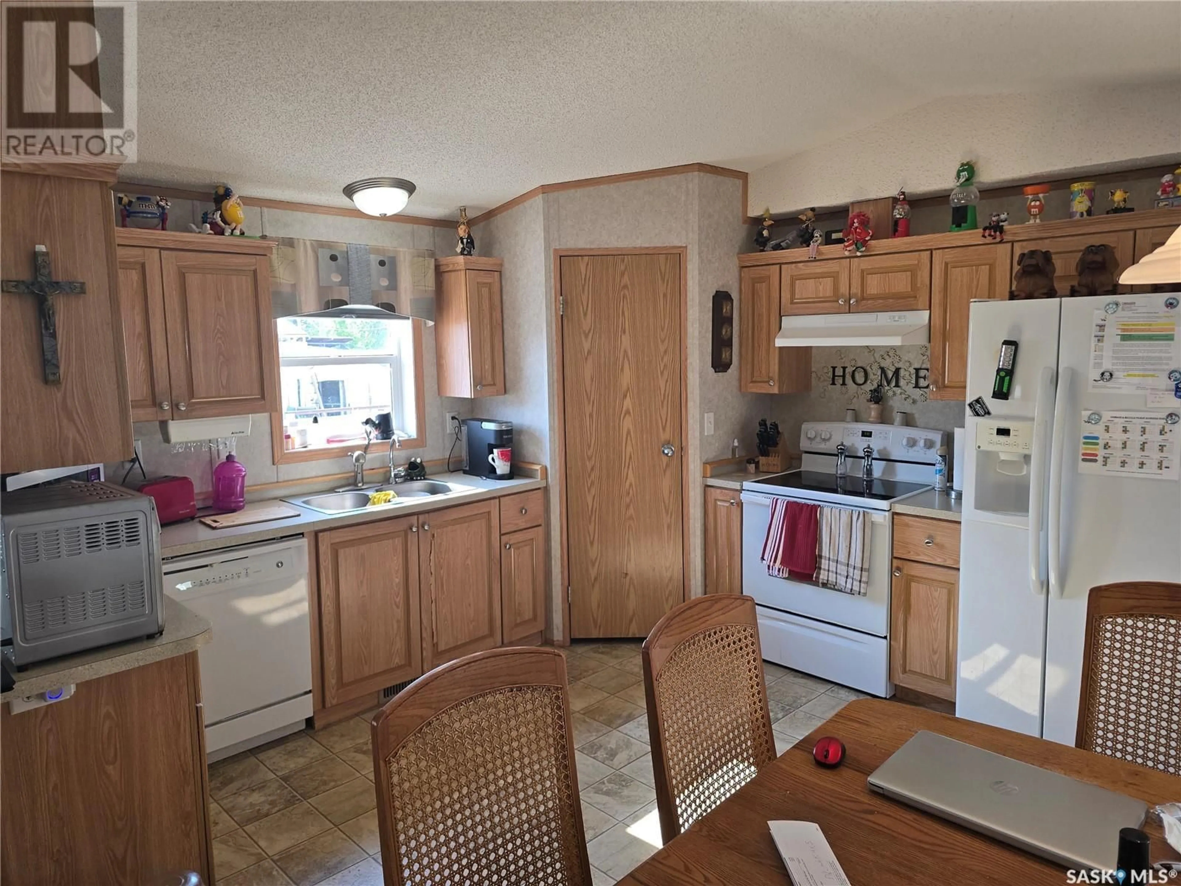Standard kitchen, unknown for E - 616 LITTLE QUILL AVENUE, Wynyard Saskatchewan S0A4T0