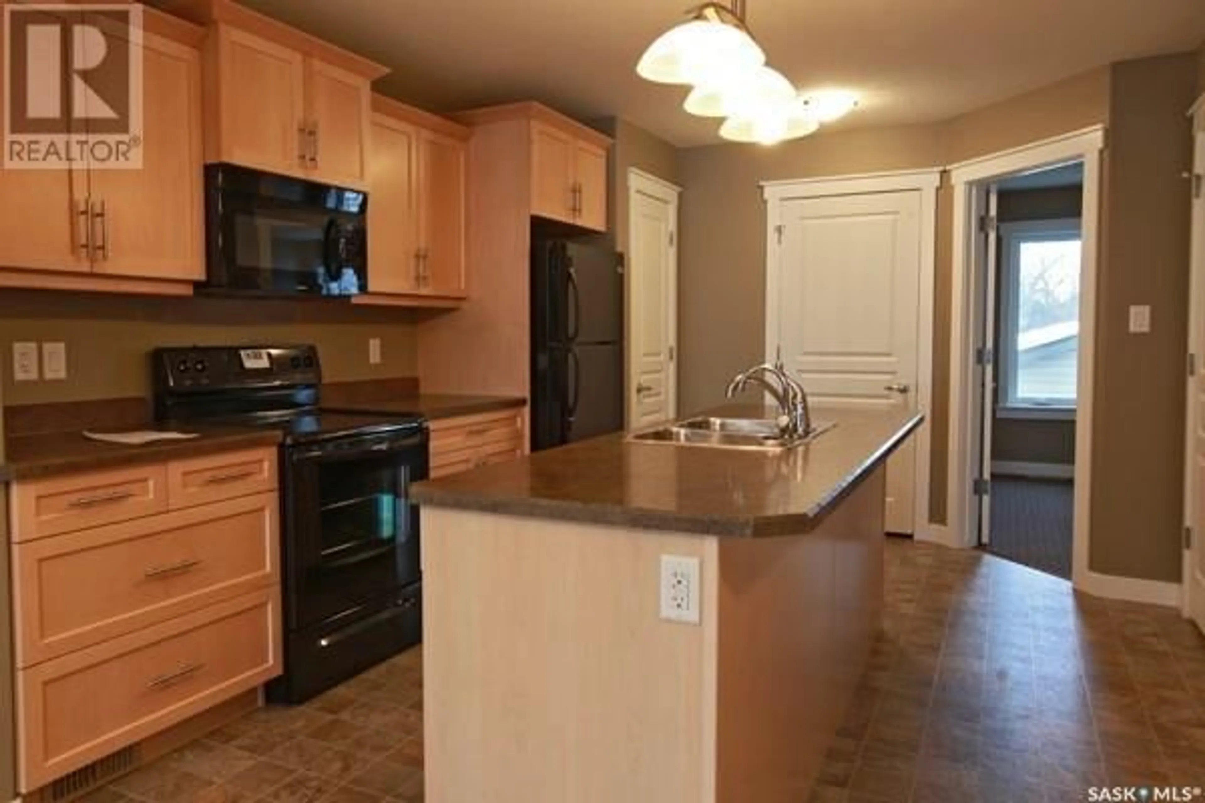 Standard kitchen, unknown for 530 TORONTO STREET, Regina Saskatchewan S4R1M6