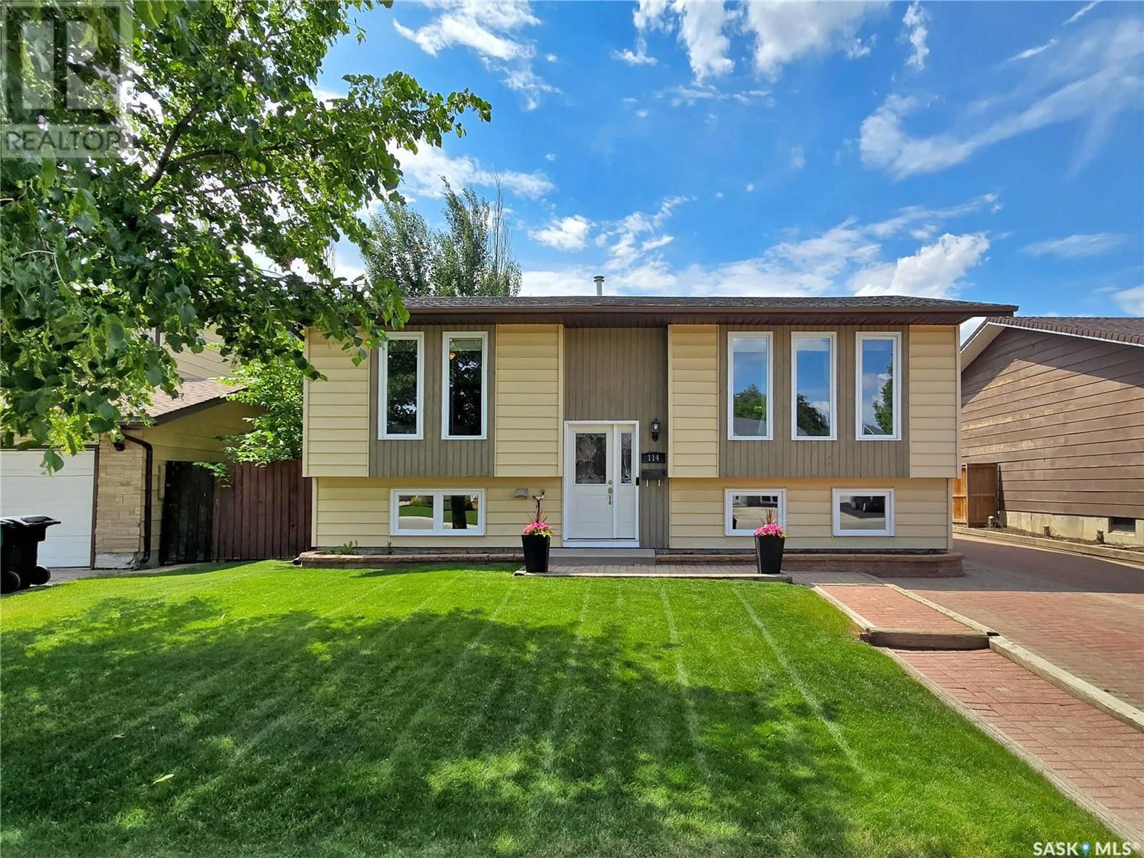Home with vinyl exterior material, street for 114 DELAYEN CRESCENT, Saskatoon Saskatchewan S7N2V6
