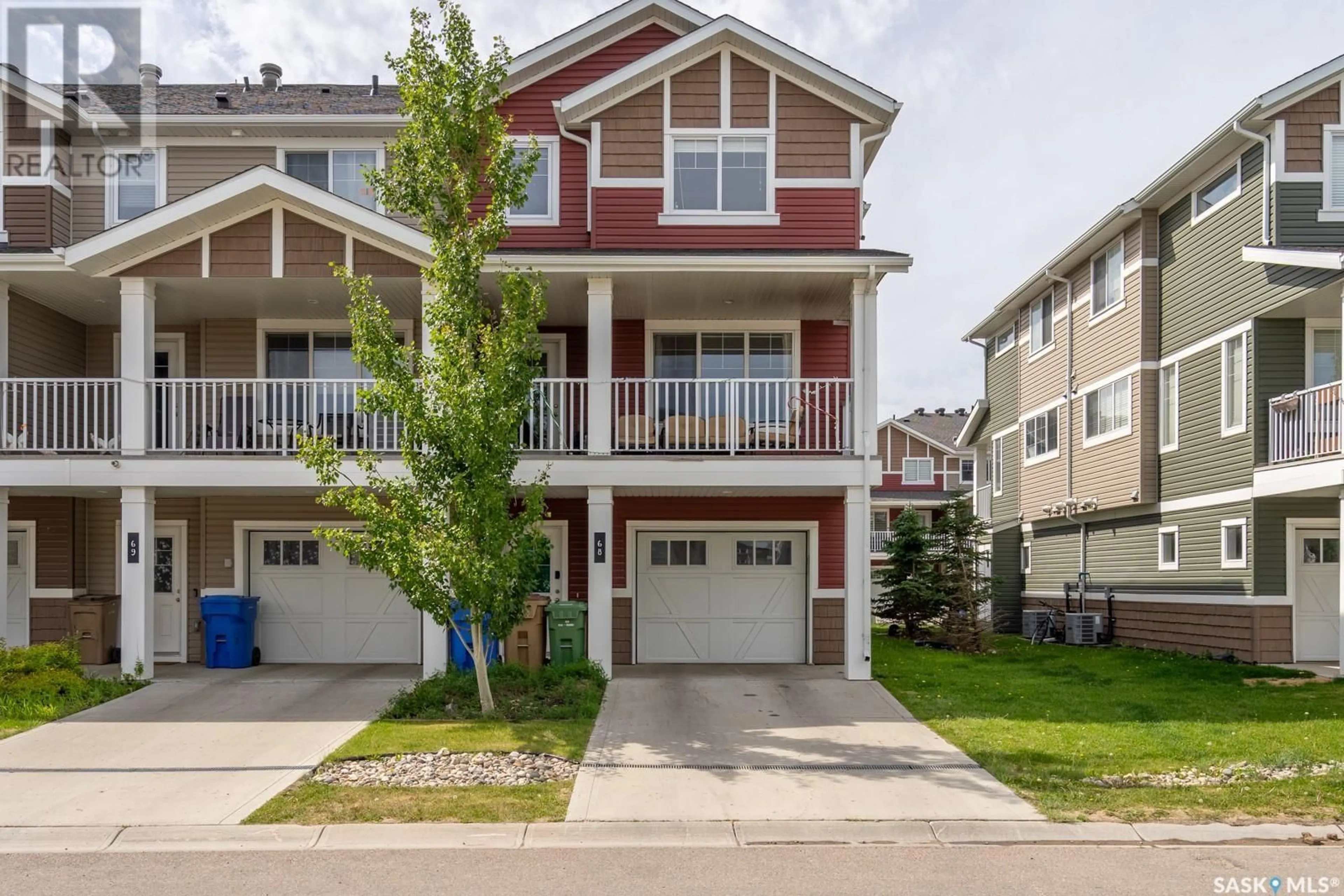 Home with vinyl exterior material, street for 68 - 5601 AERODROME ROAD, Regina Saskatchewan S4W0M3