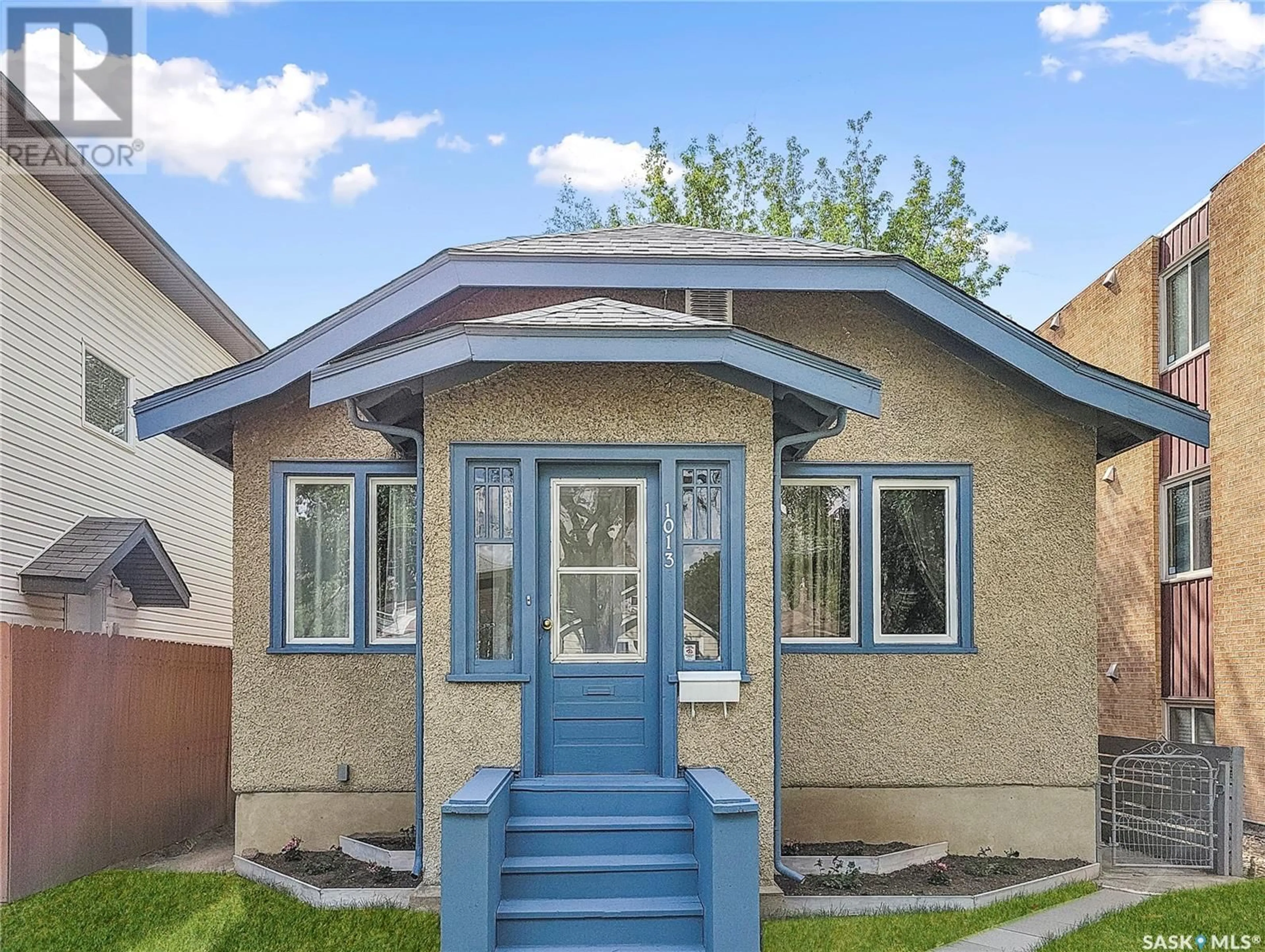 Home with vinyl exterior material, street for 1013 C AVENUE, Saskatoon Saskatchewan S7L1K1