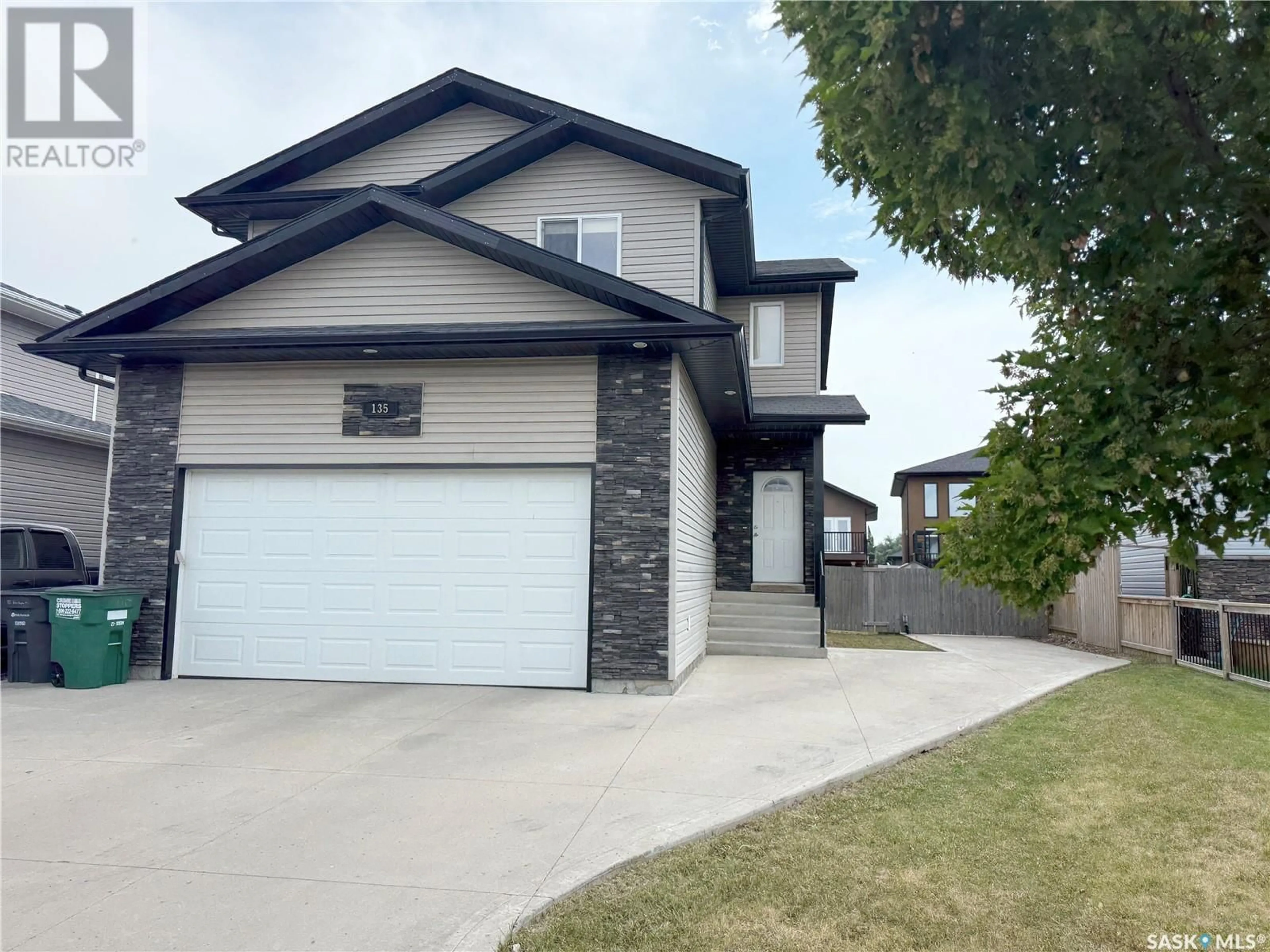Home with vinyl exterior material, street for 135 WEST HAMPTON BOULEVARD, Saskatoon Saskatchewan S7R0B7