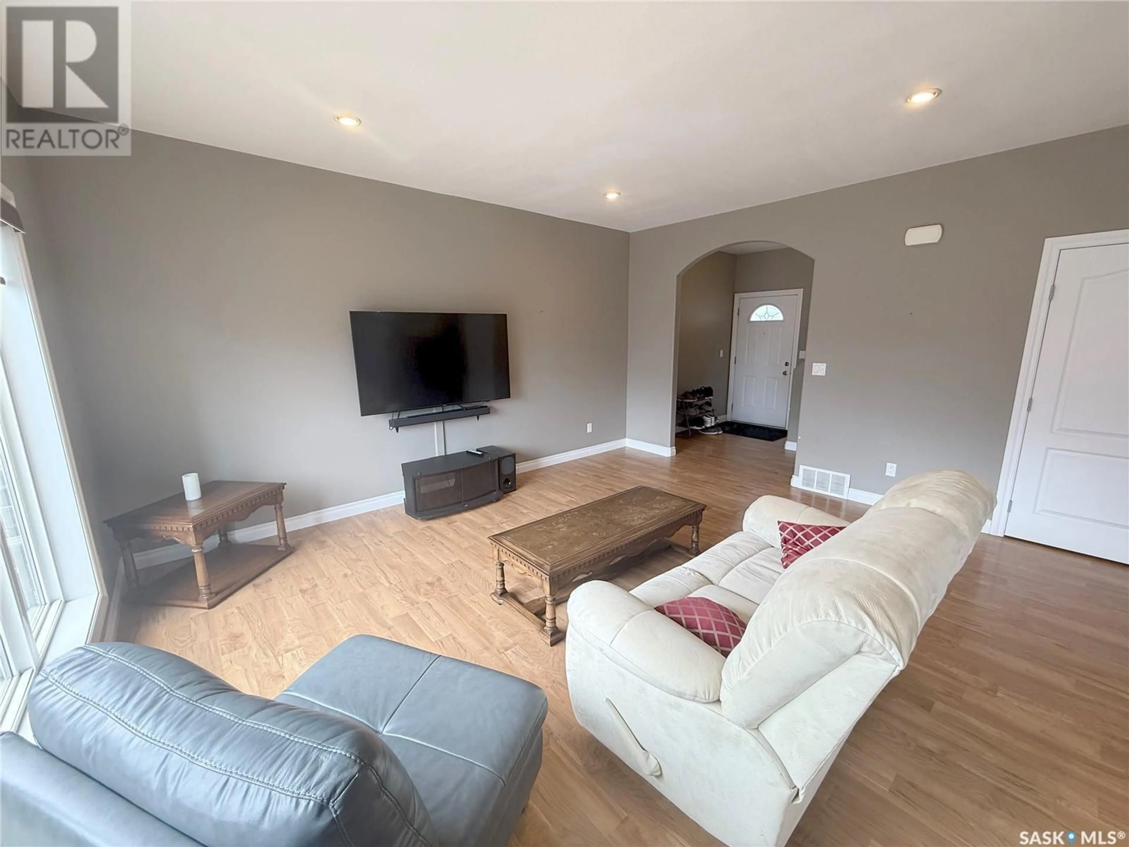 Living room with furniture, wood/laminate floor for 135 WEST HAMPTON BOULEVARD, Saskatoon Saskatchewan S7R0B7