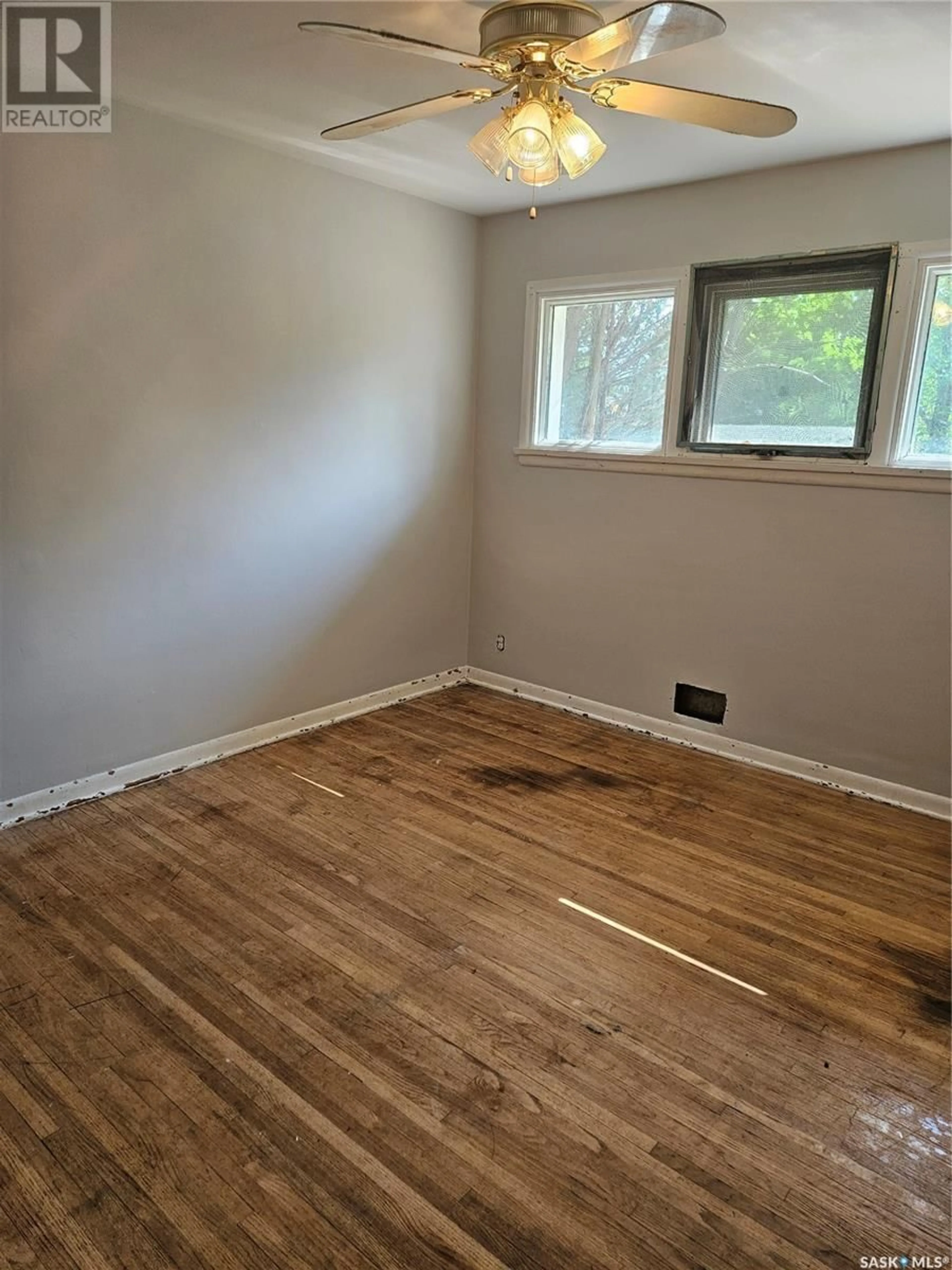 A pic of a room for 2526 BROADWAY AVENUE, Saskatoon Saskatchewan S7J0Z2