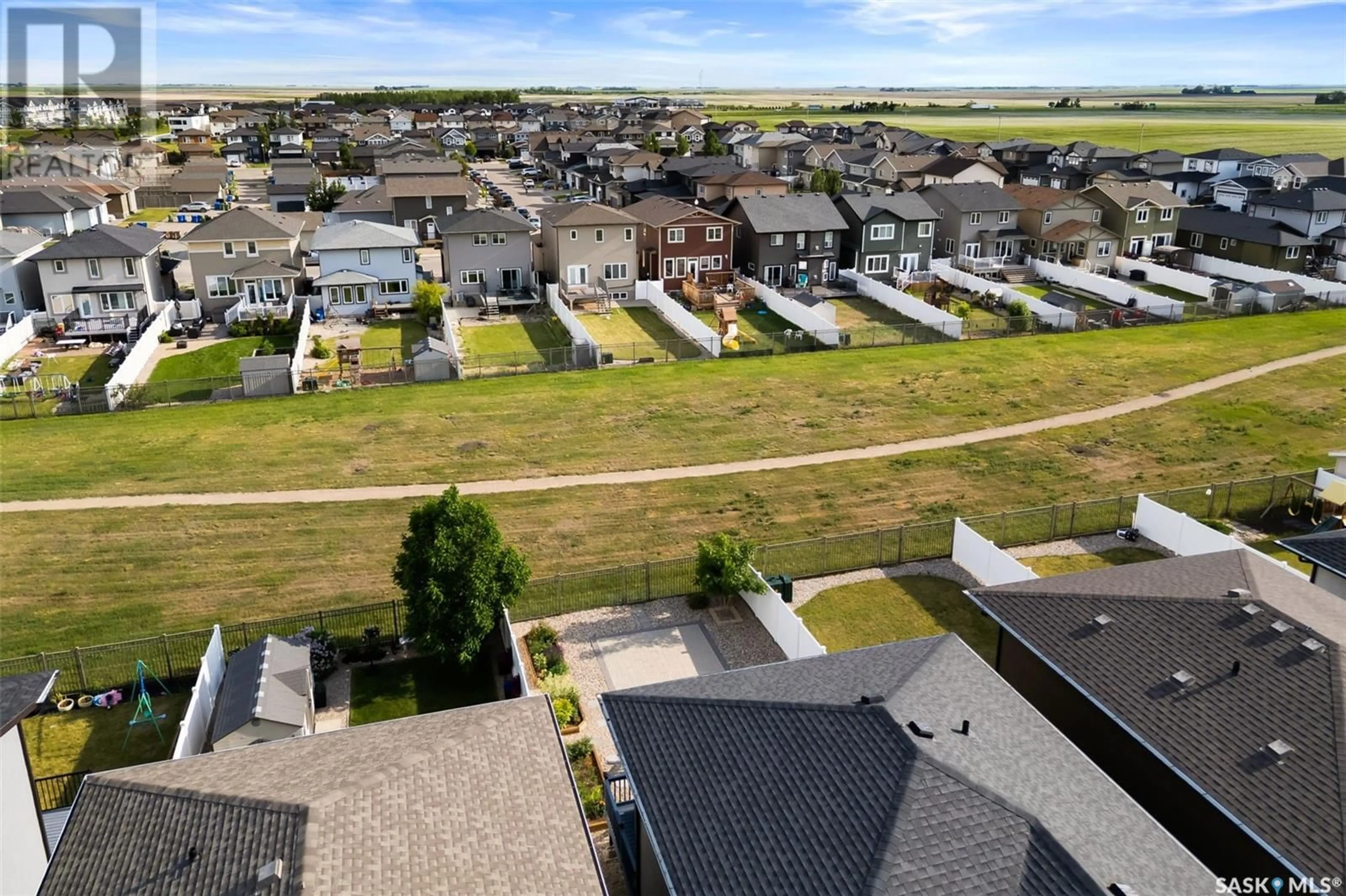 A pic from outside/outdoor area/front of a property/back of a property/a pic from drone, unknown for 5625 GLIDE CRESCENT, Regina Saskatchewan S4W0P1