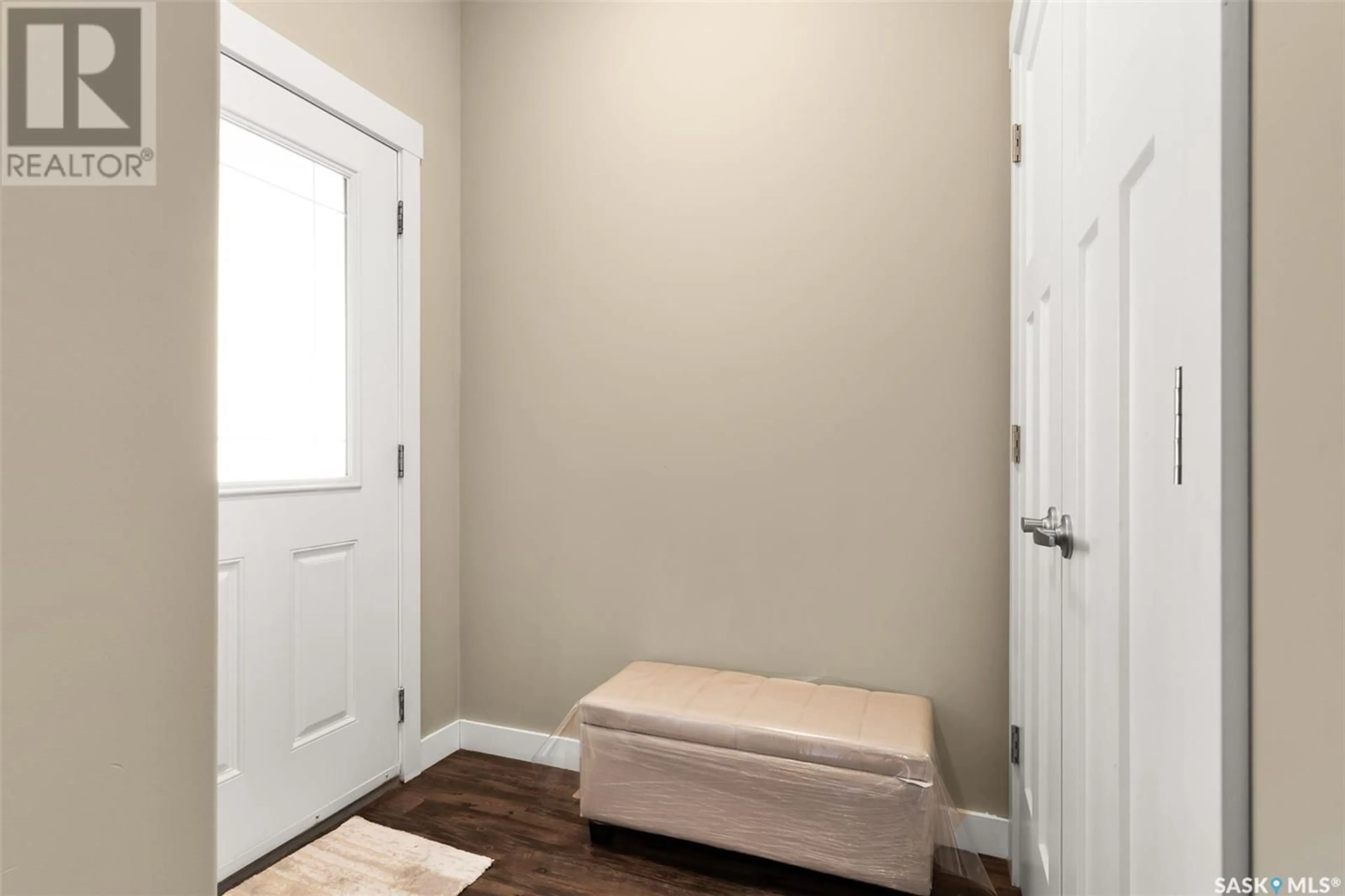 Indoor entryway for 5625 GLIDE CRESCENT, Regina Saskatchewan S4W0P1