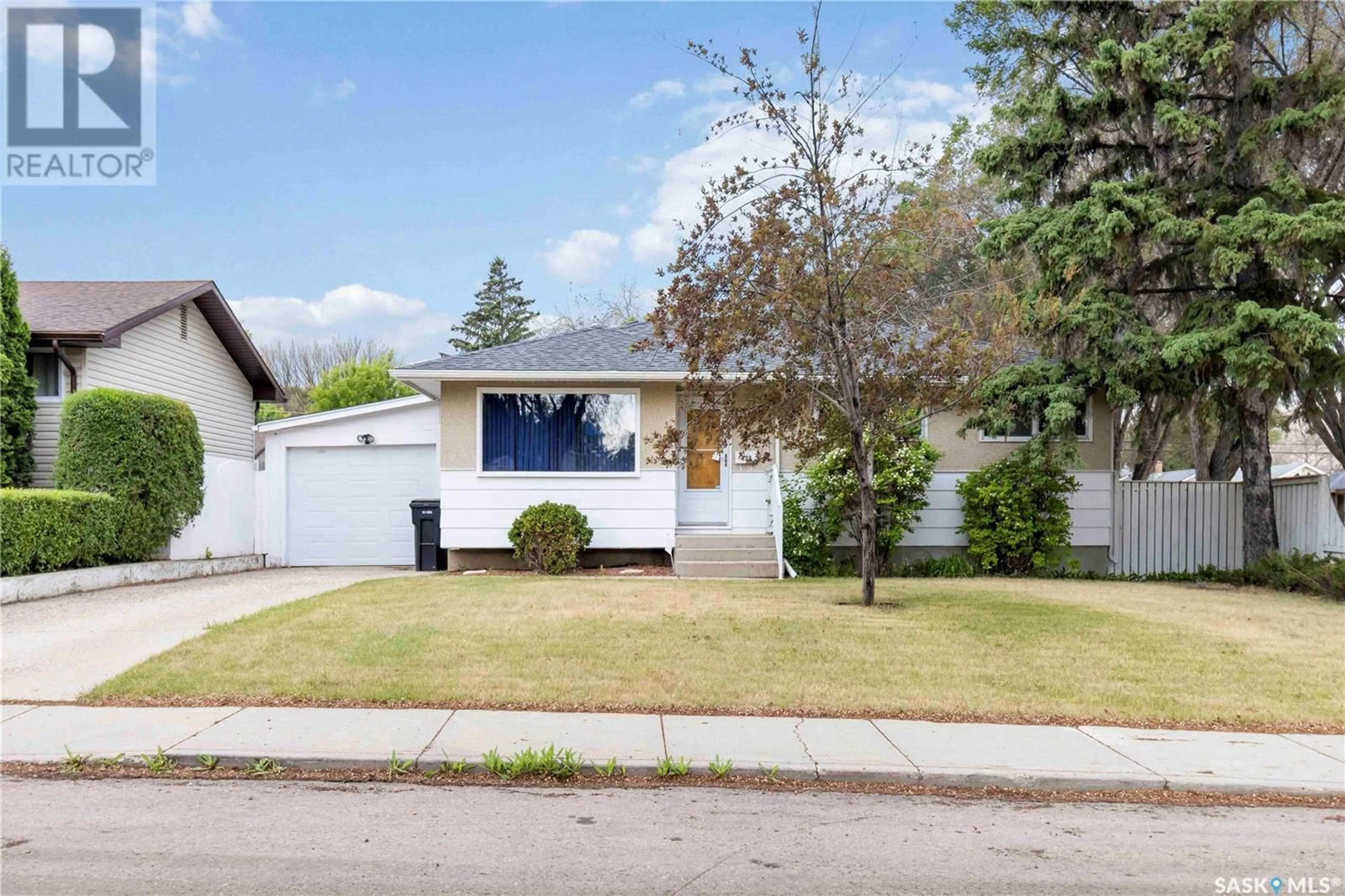 Home with vinyl exterior material, street for 123 MONTREAL AVENUE, Saskatoon Saskatchewan S7M3K9