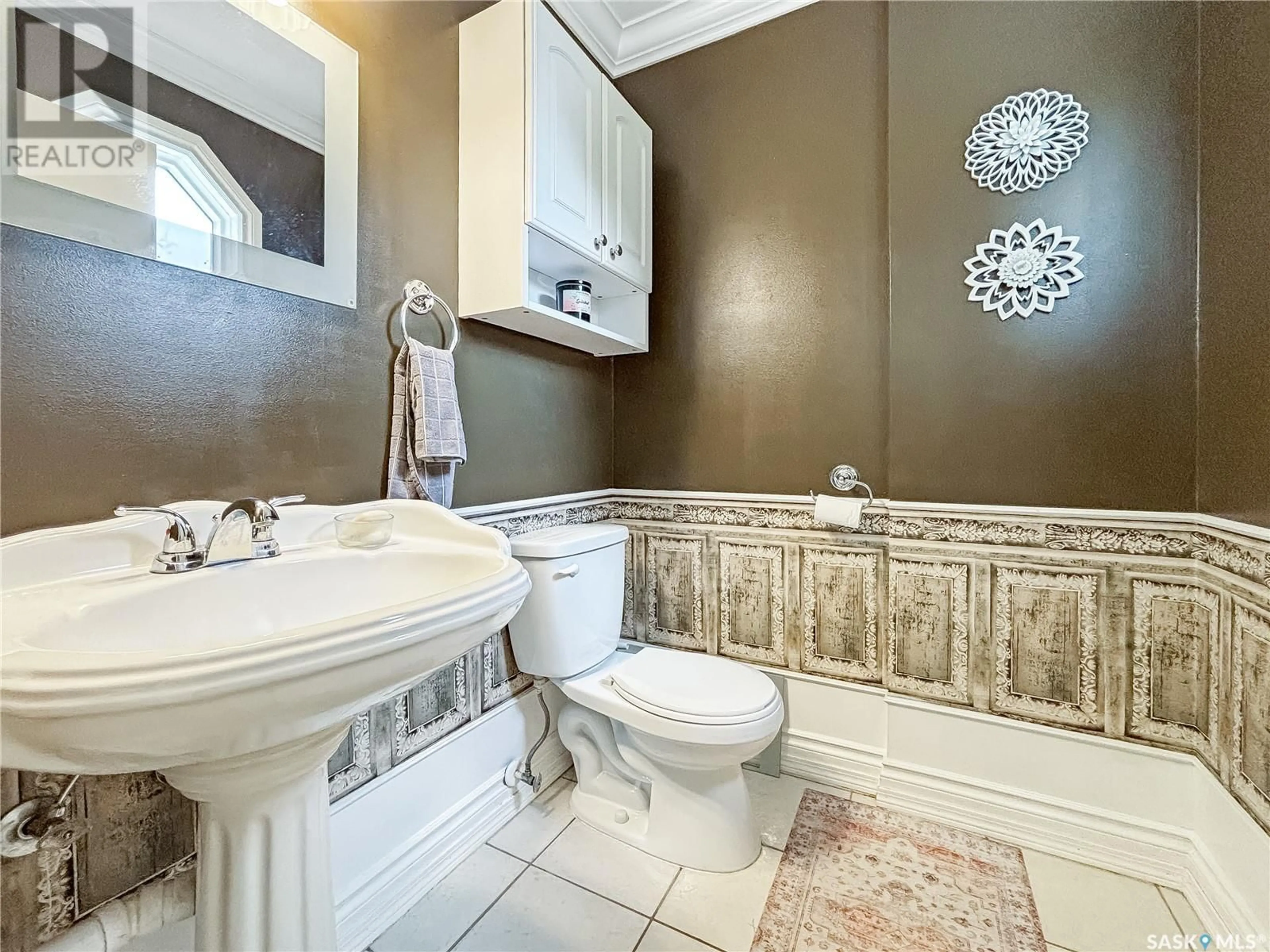 Contemporary bathroom, ceramic/tile floor for 140 - 320 MEILICKE ROAD, Saskatoon Saskatchewan S7K7Y5