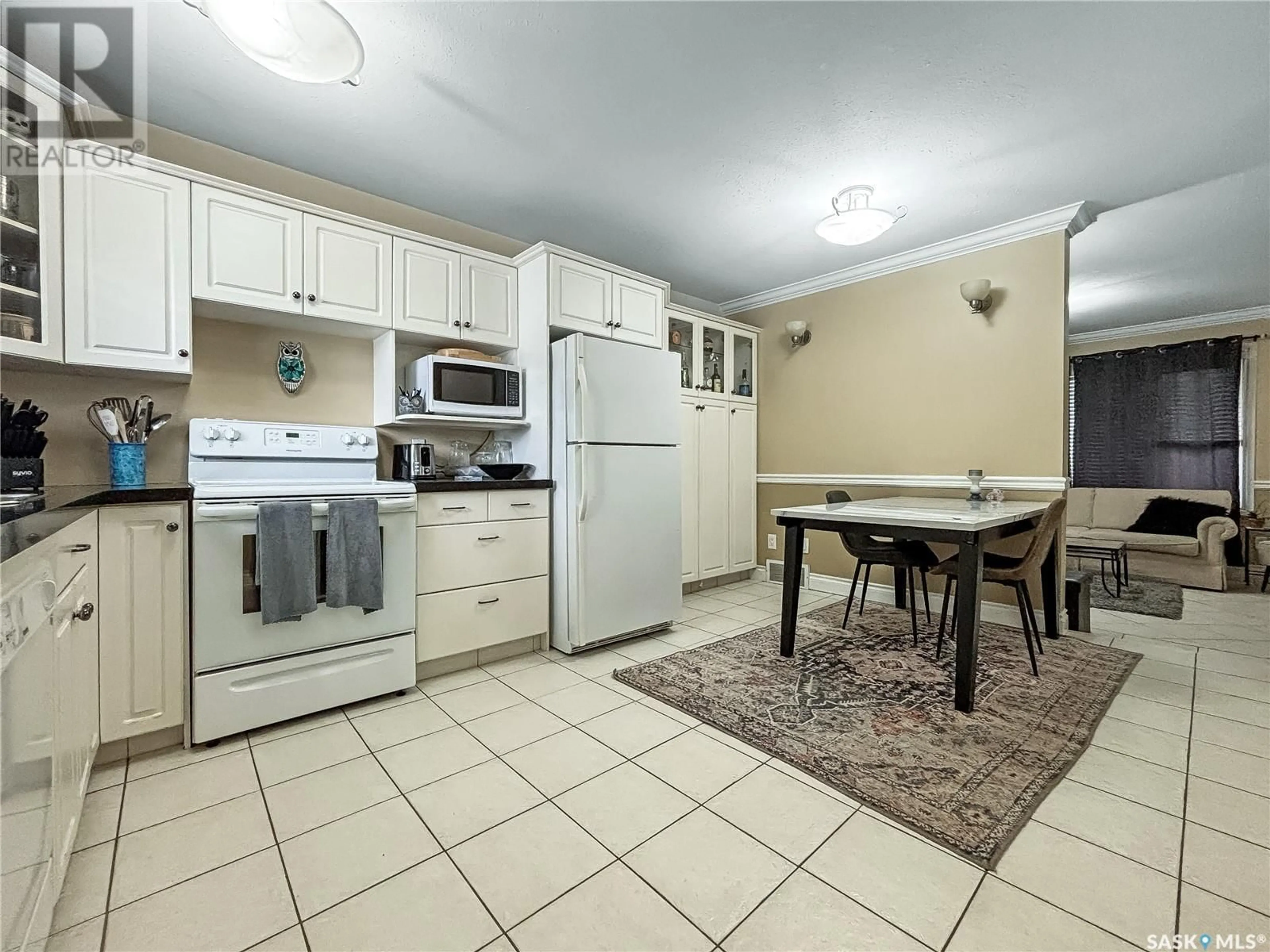 Standard kitchen, ceramic/tile floor for 140 - 320 MEILICKE ROAD, Saskatoon Saskatchewan S7K7Y5