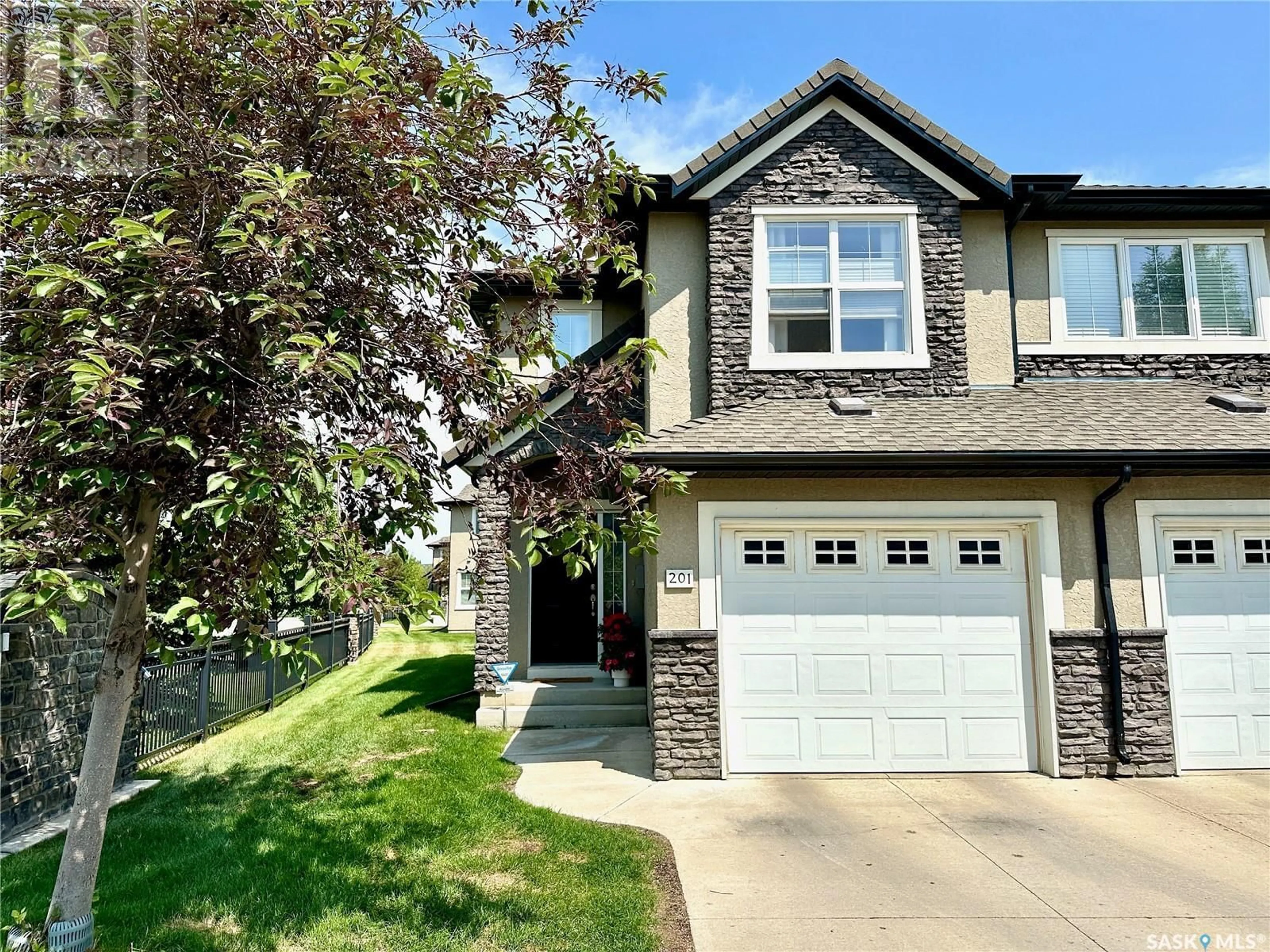 Home with vinyl exterior material, street for 201 410 HUNTER ROAD, Saskatoon Saskatchewan S7T0L5