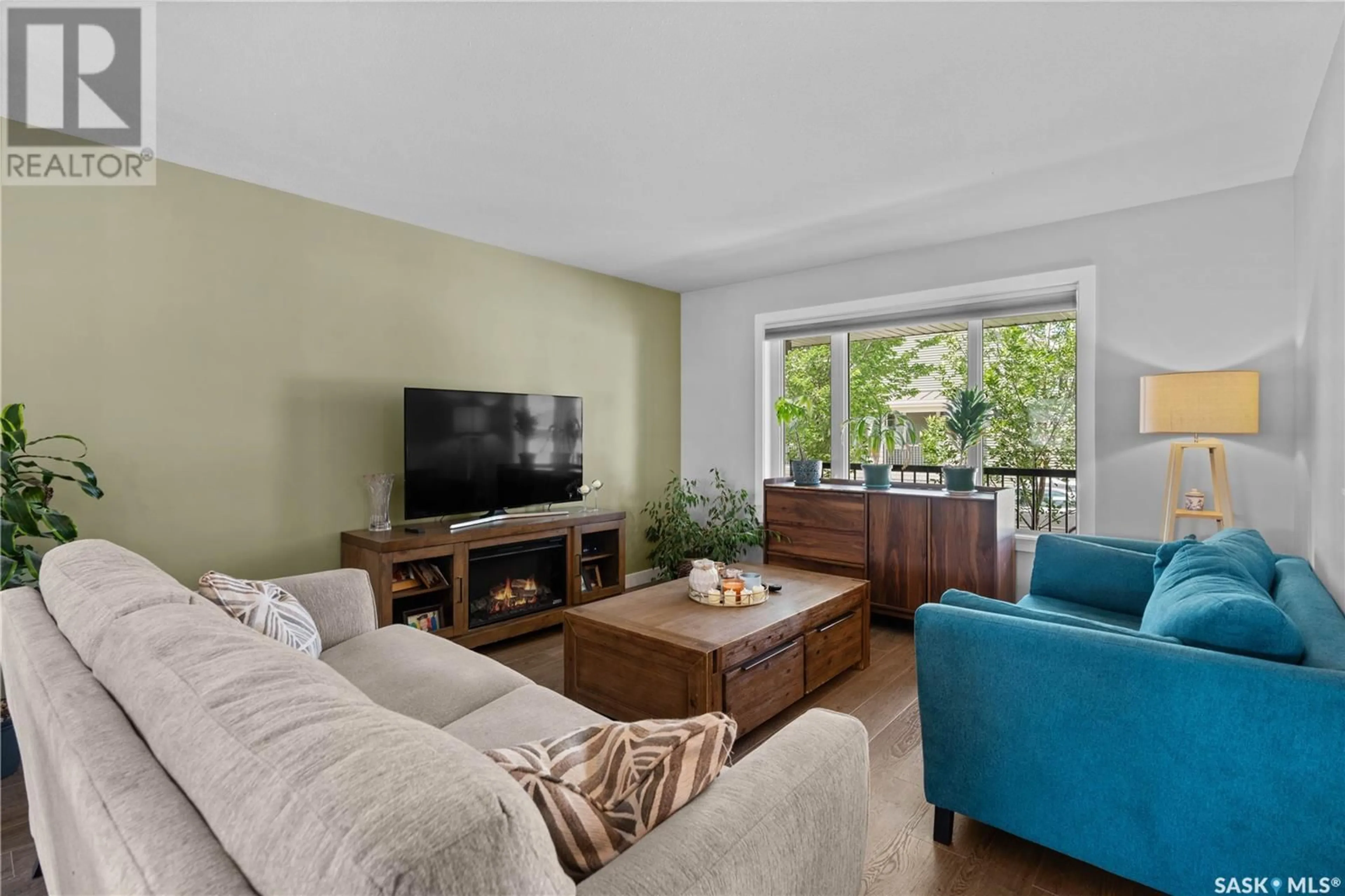 Living room with furniture, unknown for 5505 CAMPLING AVENUE, Regina Saskatchewan S4W0P7