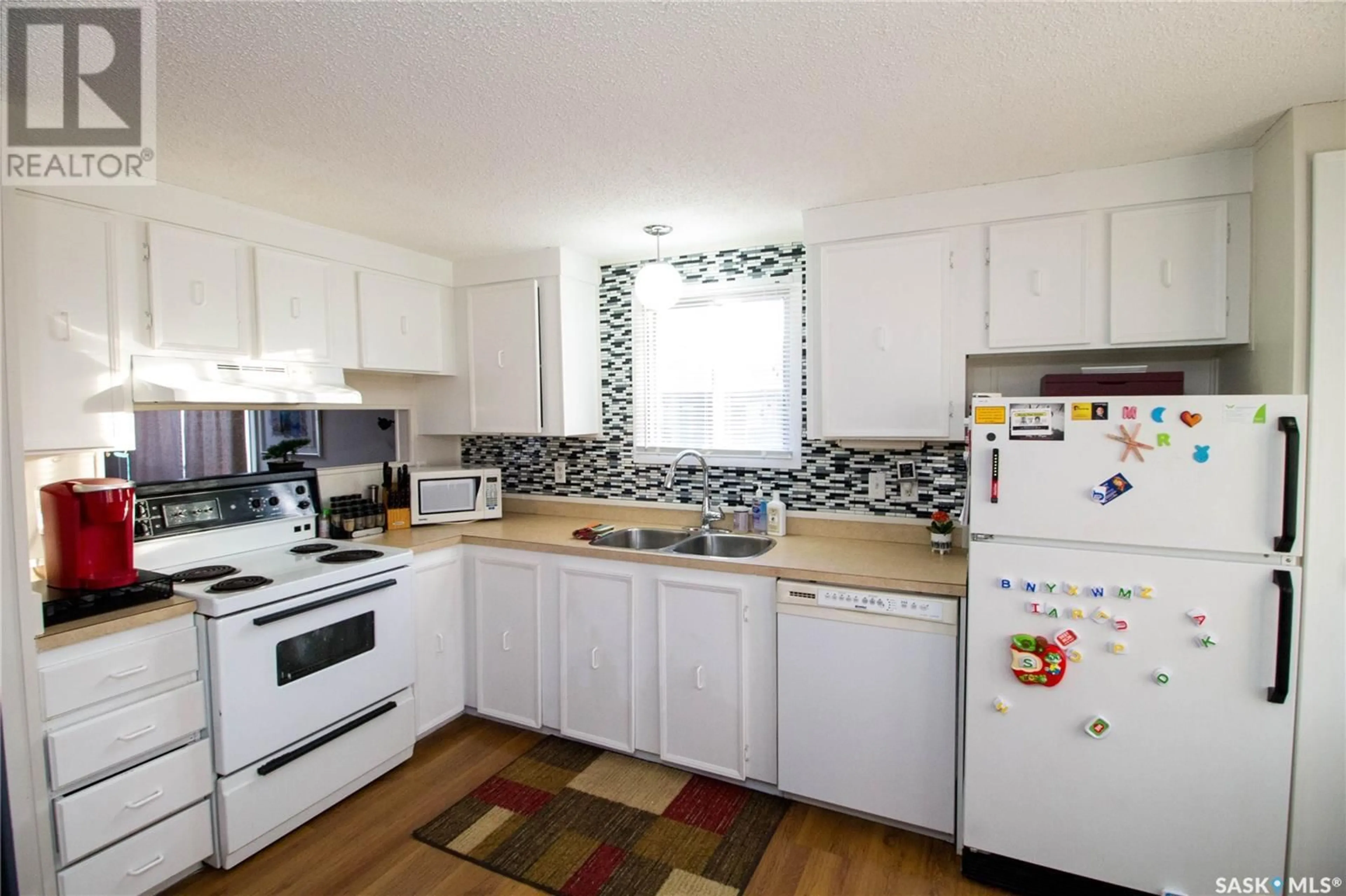 Standard kitchen, unknown for 484 32ND STREET, Battleford Saskatchewan S0M0E0