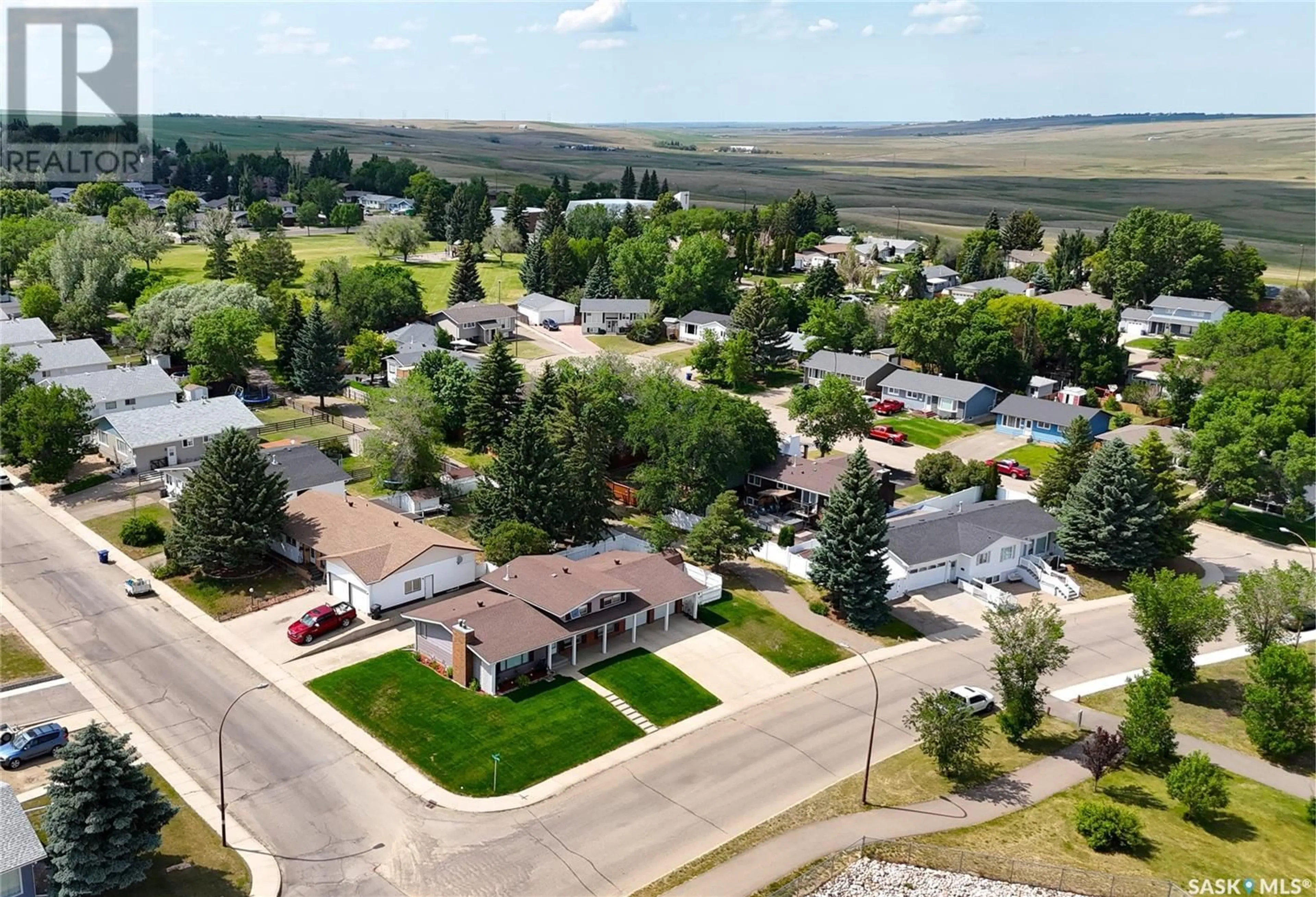 A pic from outside/outdoor area/front of a property/back of a property/a pic from drone, unknown for 292 MACOUN DRIVE, Swift Current Saskatchewan S9H4M1