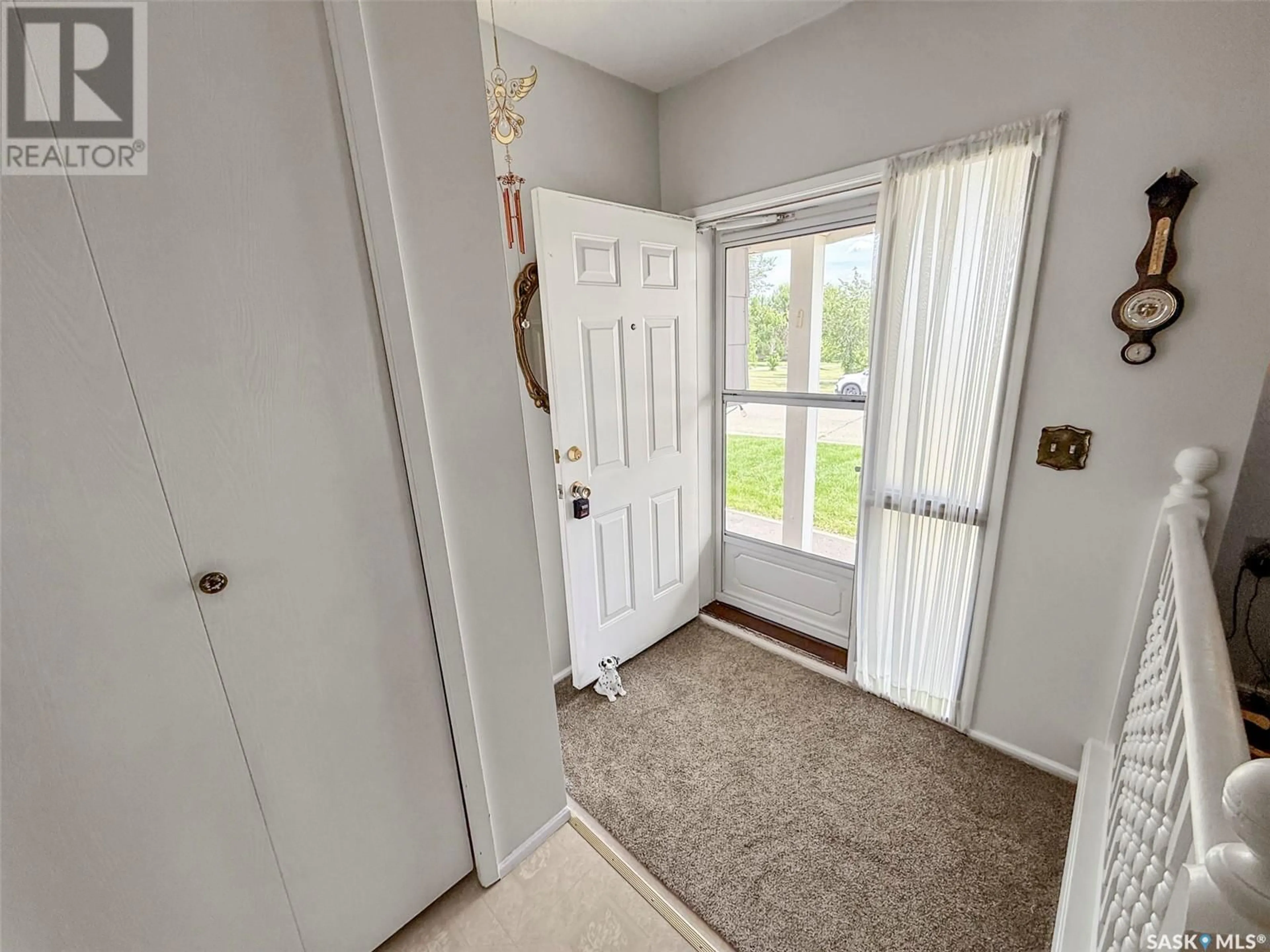 Indoor entryway for 292 MACOUN DRIVE, Swift Current Saskatchewan S9H4M1