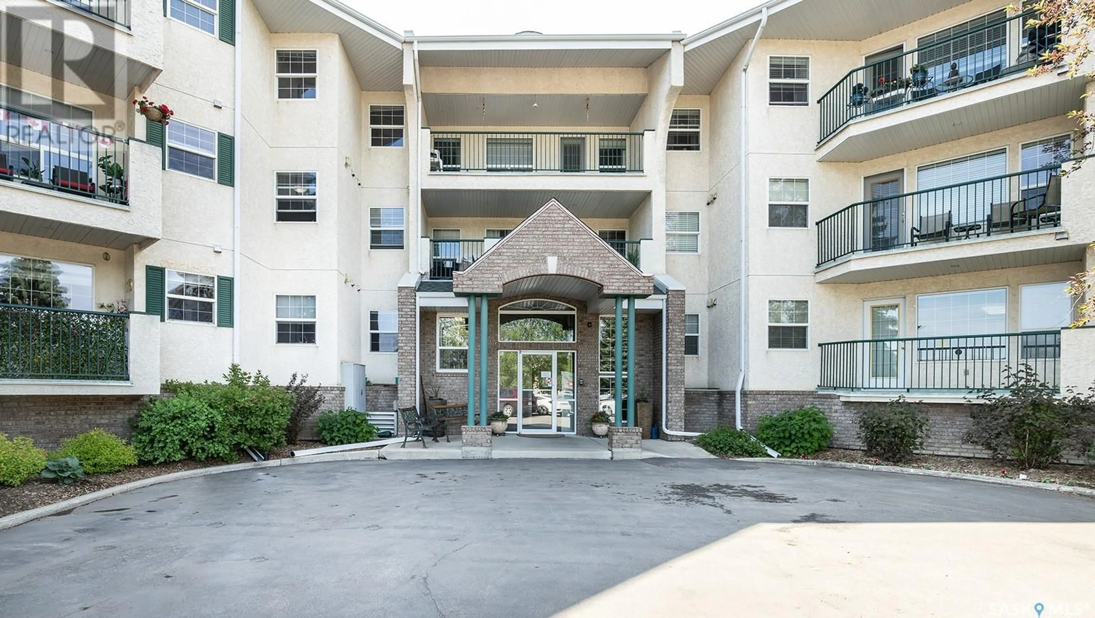 Indoor foyer for 1735 - 304 MCKERCHER DRIVE, Saskatoon Saskatchewan S7H5N8