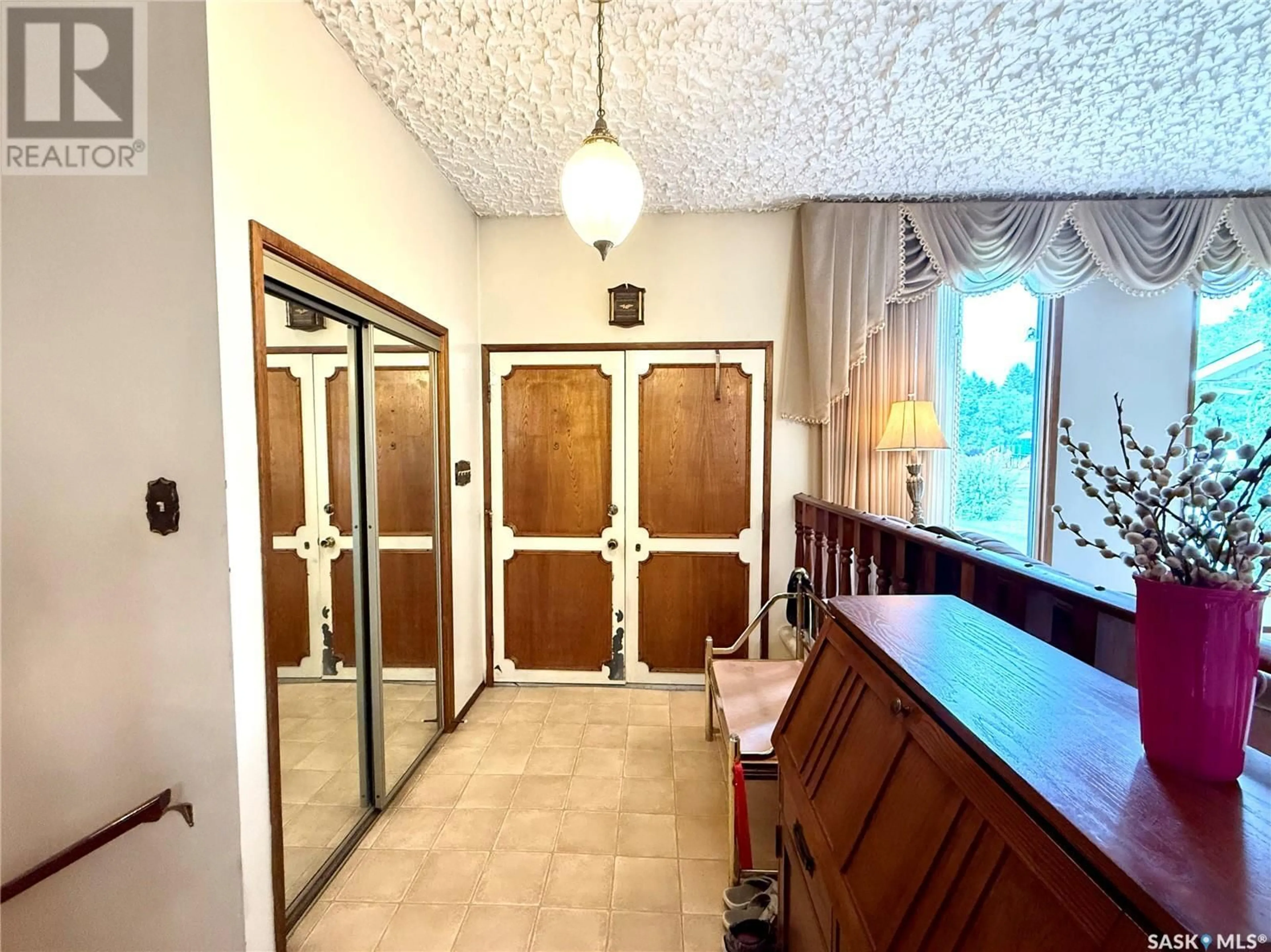 Indoor foyer for 56 MCBURNEY DRIVE, Yorkton Saskatchewan S3N3J1
