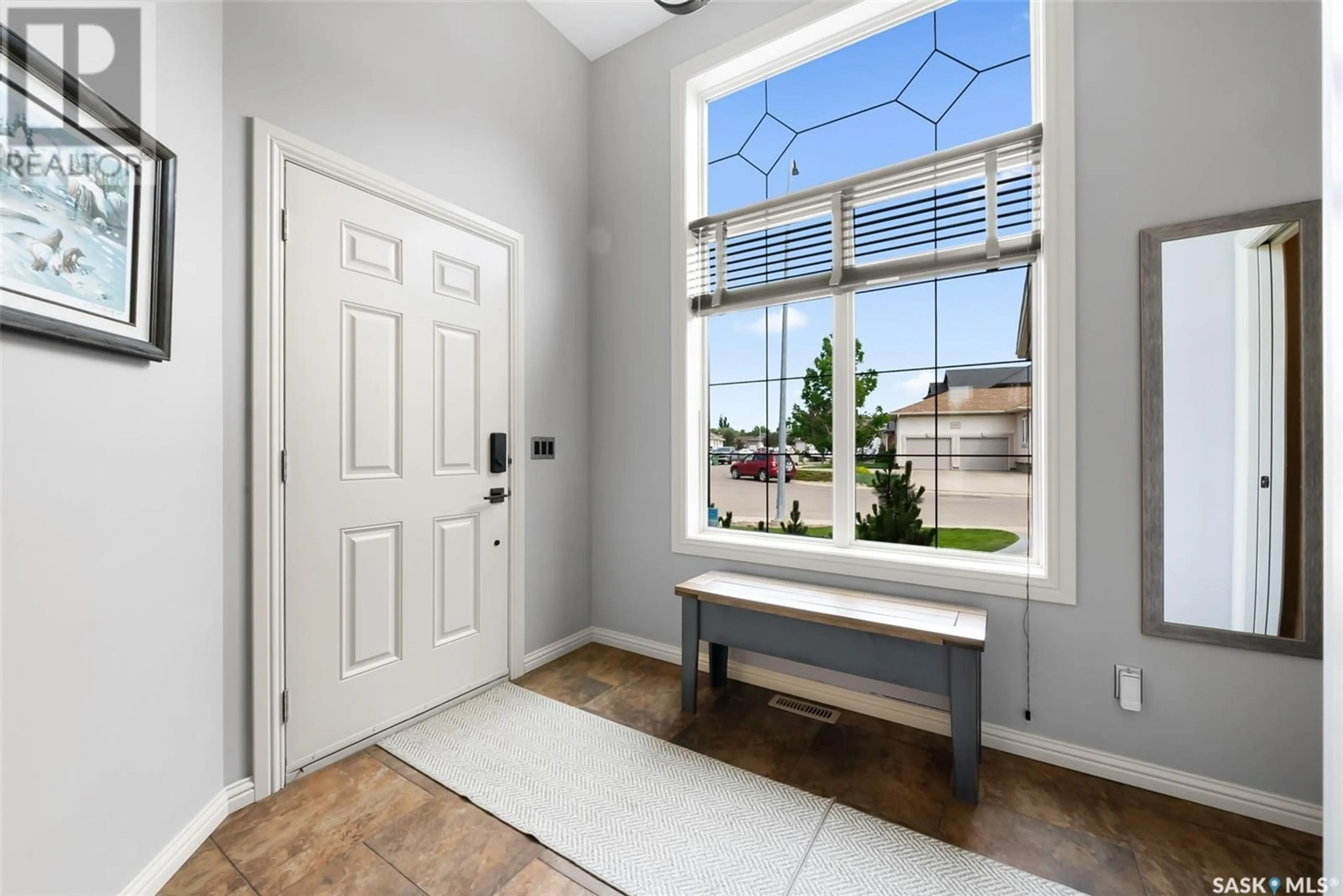 Indoor entryway for 1506 LAKERIDGE DRIVE, Regina Saskatchewan S4X4L5