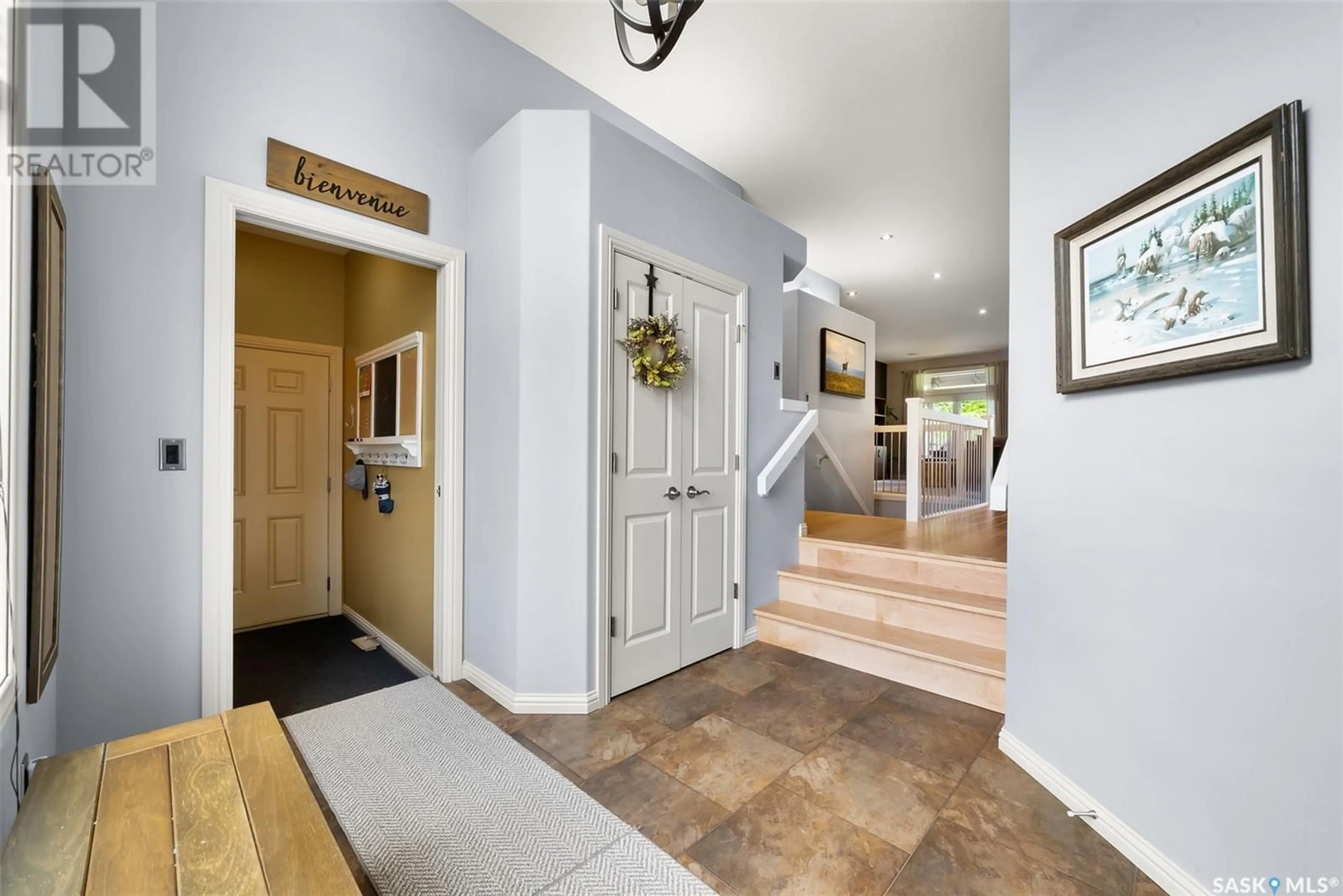 Indoor entryway for 1506 LAKERIDGE DRIVE, Regina Saskatchewan S4X4L5