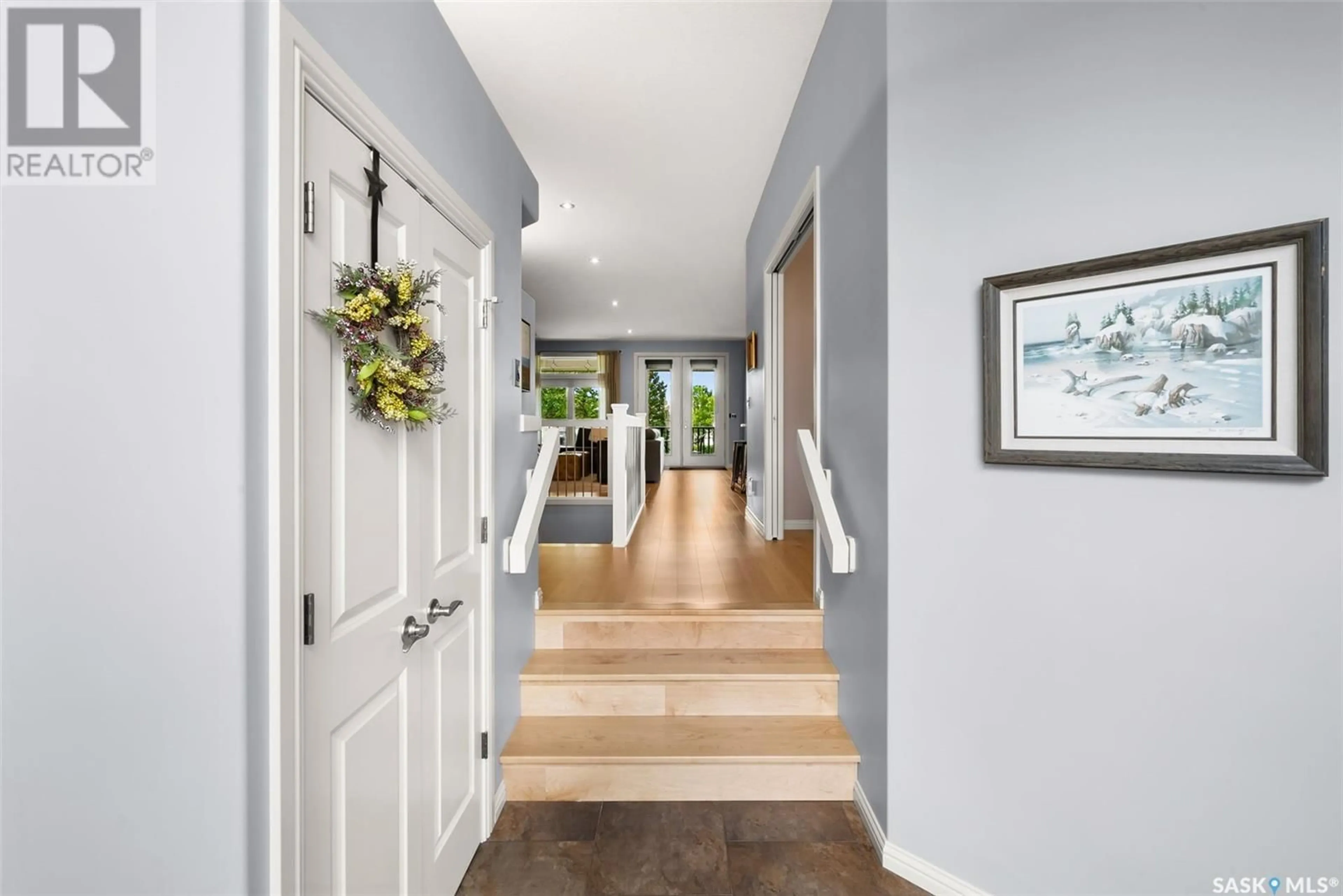 Indoor entryway for 1506 LAKERIDGE DRIVE, Regina Saskatchewan S4X4L5