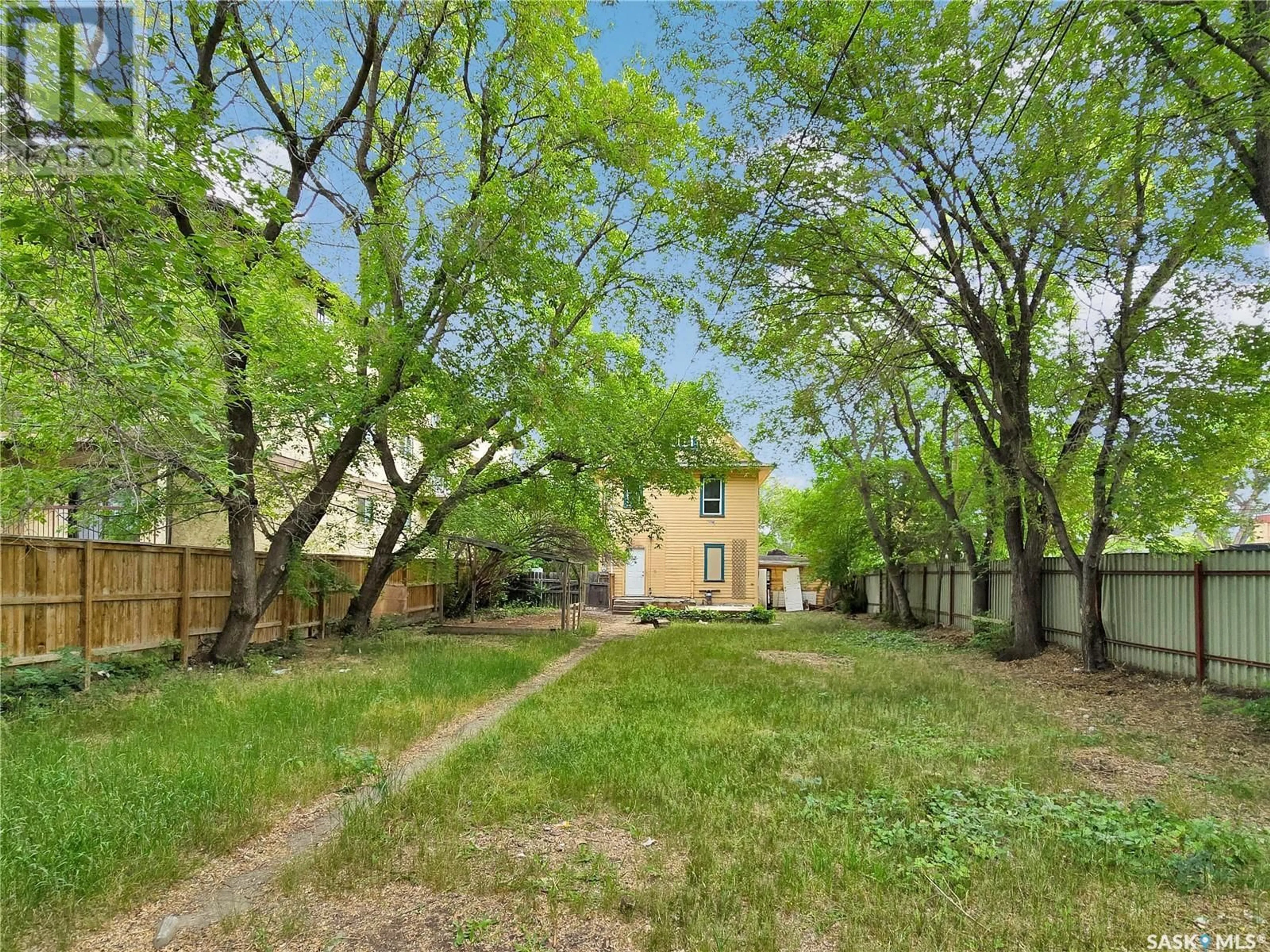 A pic from outside/outdoor area/front of a property/back of a property/a pic from drone, street for 221 N AVENUE S, Saskatoon Saskatchewan S7M2N1