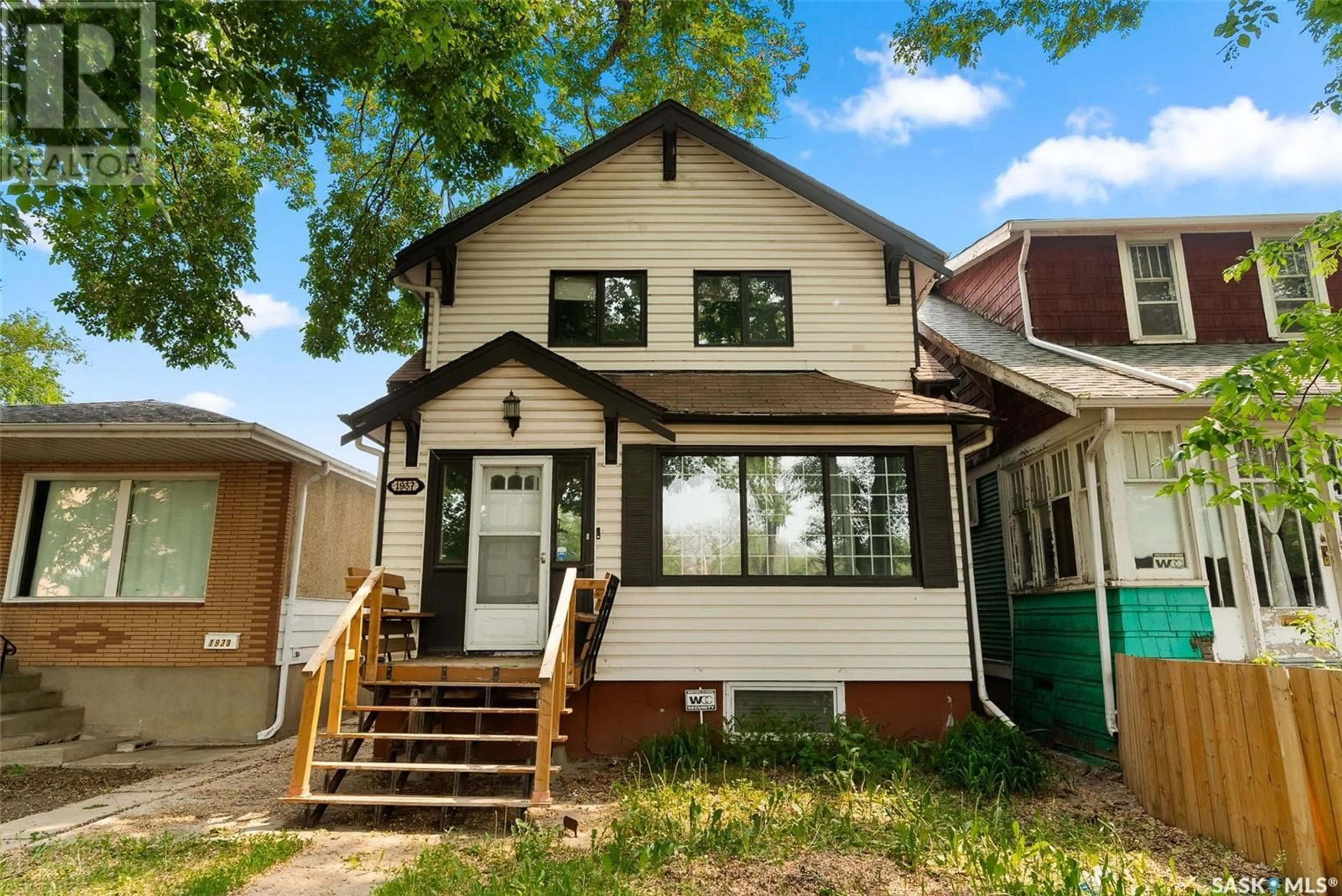 Home with vinyl exterior material, street for 1937 TORONTO STREET, Regina Saskatchewan S4P1M9