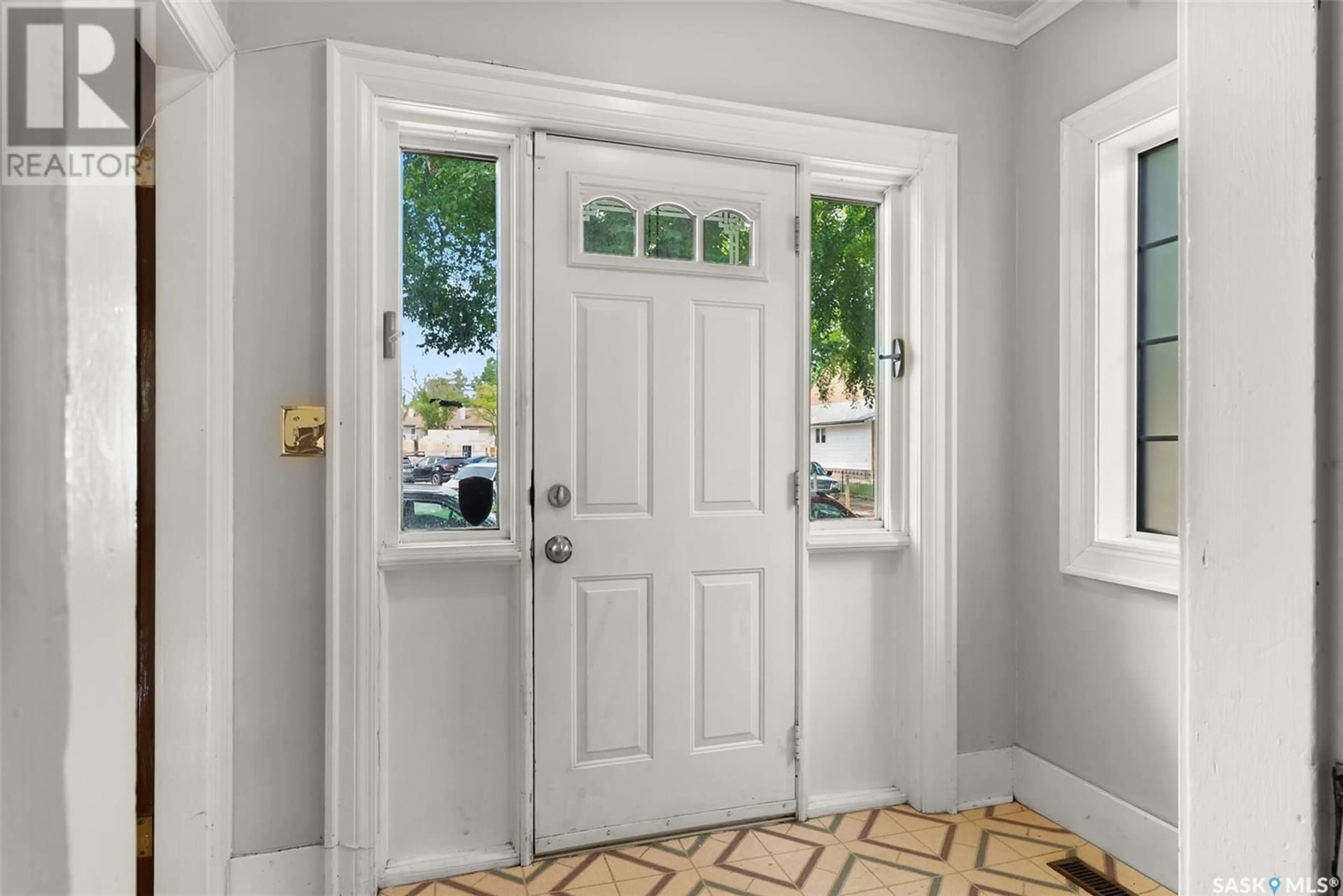 Indoor entryway for 1937 TORONTO STREET, Regina Saskatchewan S4P1M9