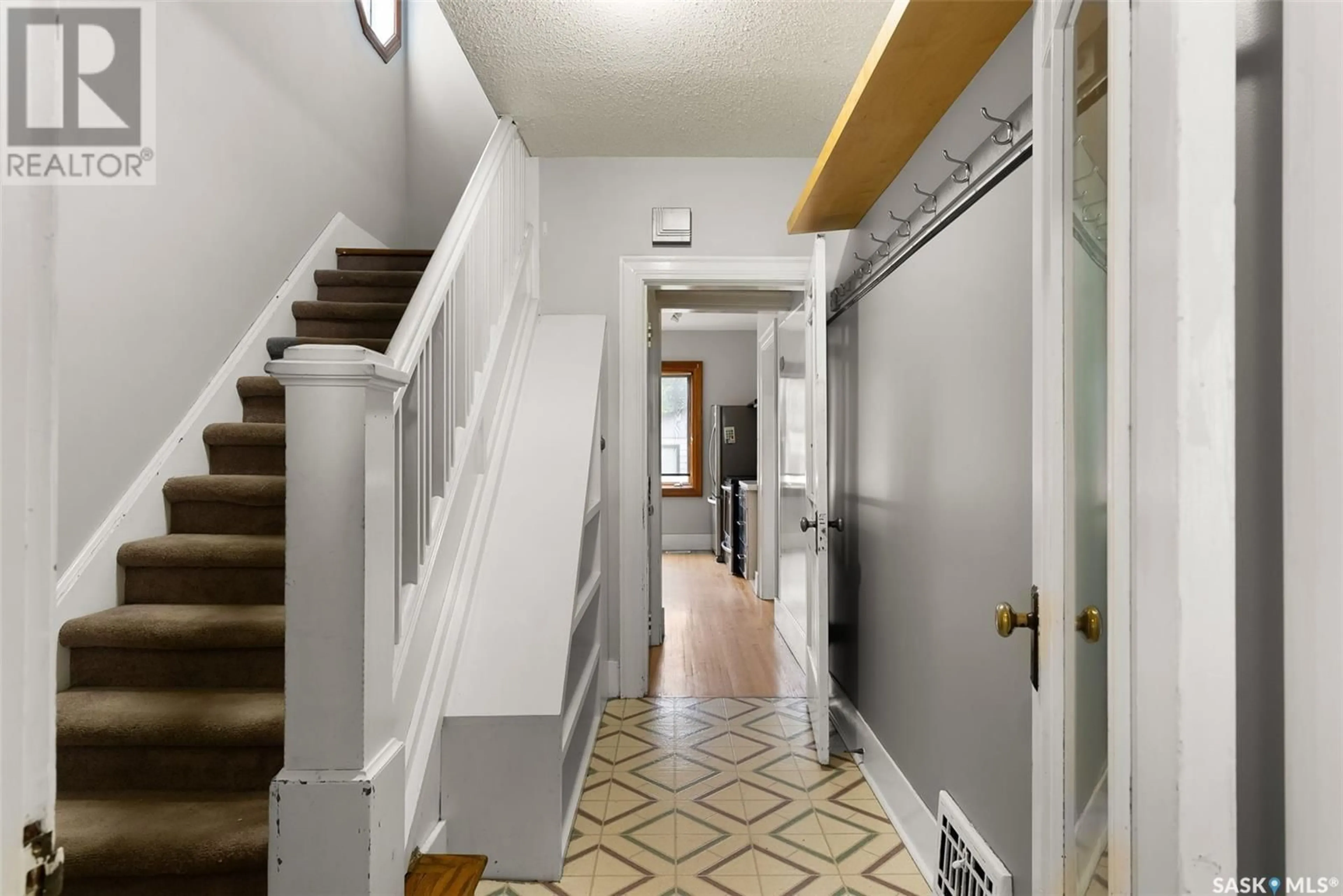 Indoor entryway for 1937 TORONTO STREET, Regina Saskatchewan S4P1M9