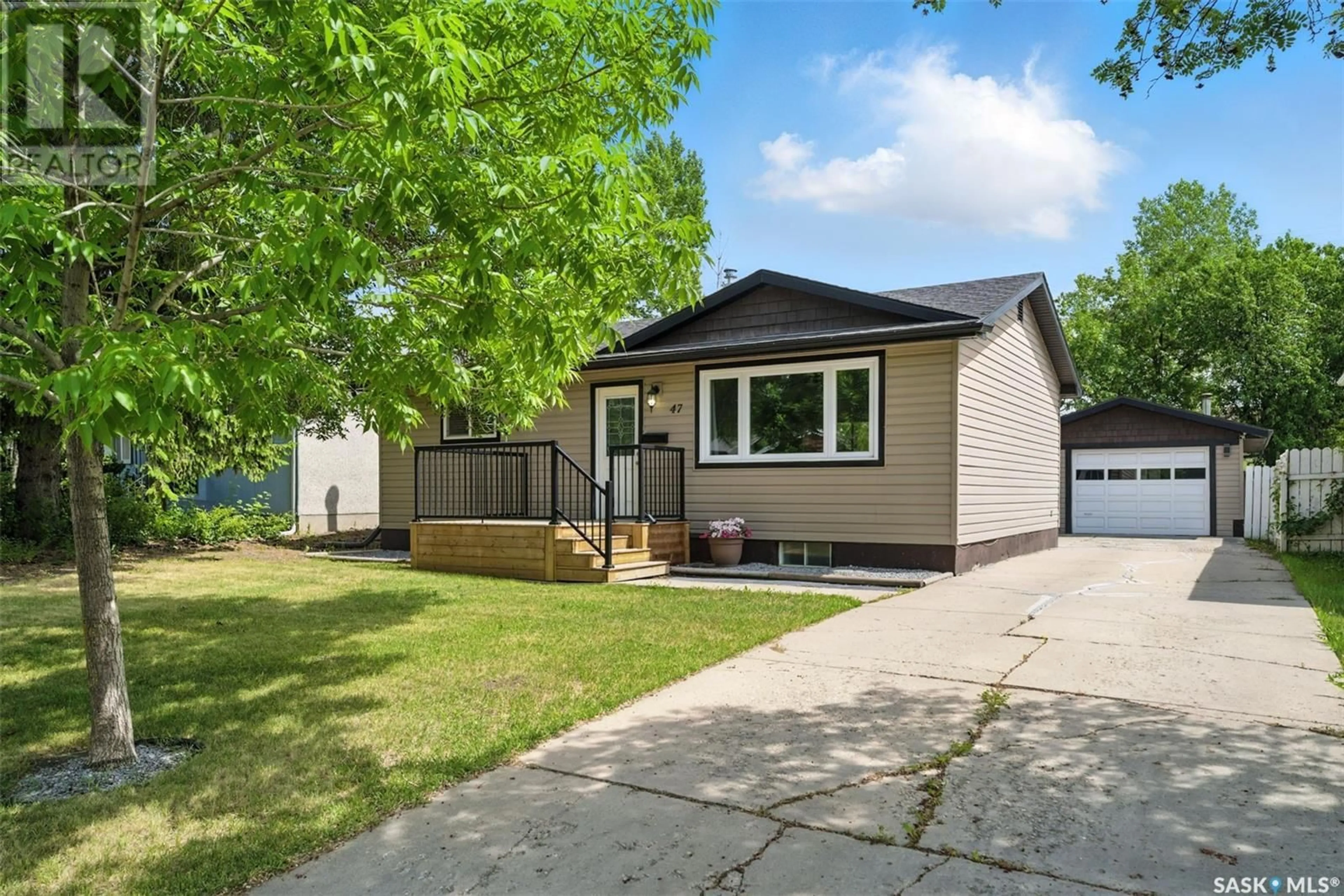 Home with vinyl exterior material, street for 47 DAVIDSON CRESCENT, Saskatoon Saskatchewan S7L4Z2
