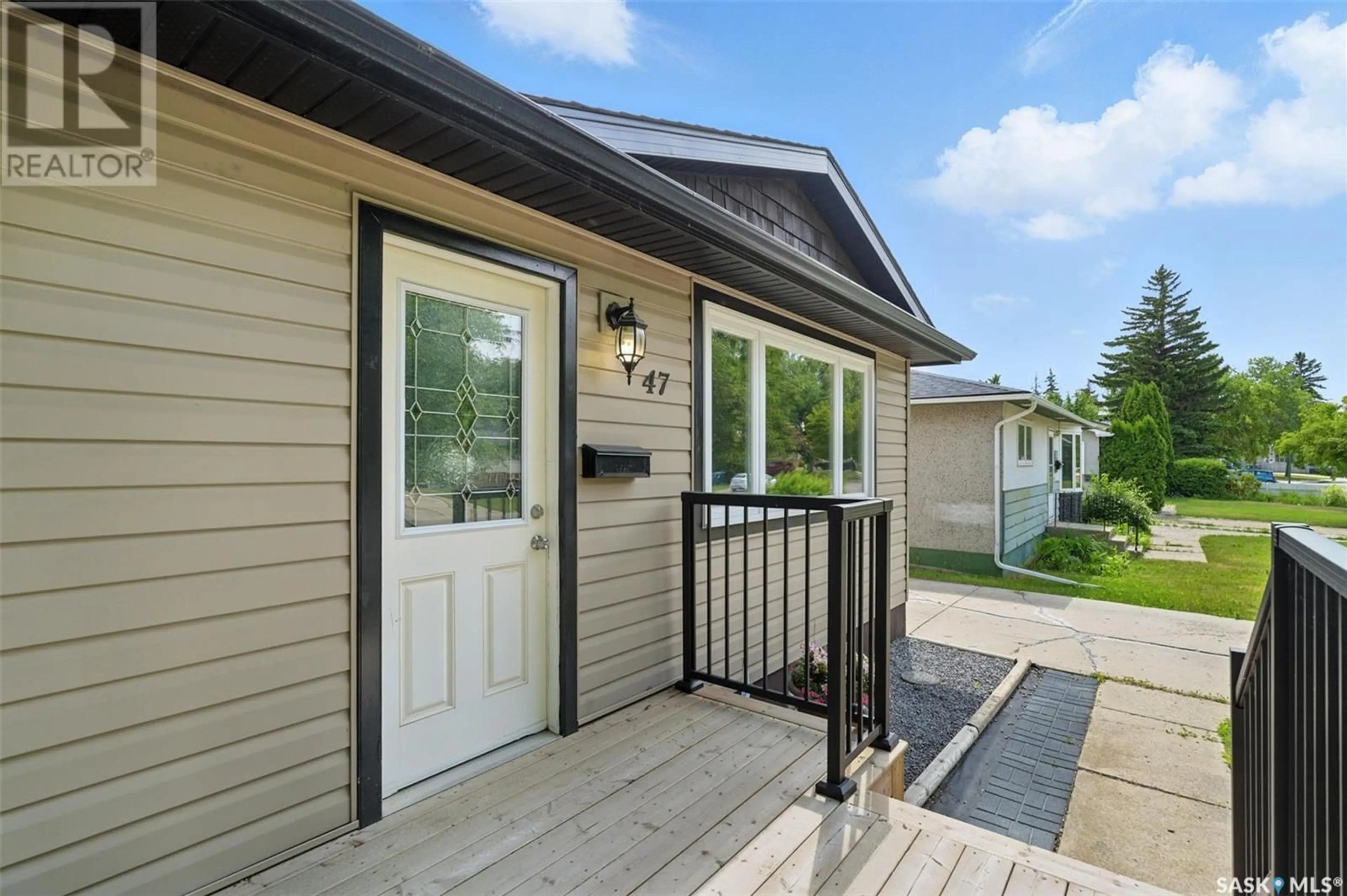 Home with vinyl exterior material, street for 47 DAVIDSON CRESCENT, Saskatoon Saskatchewan S7L4Z2
