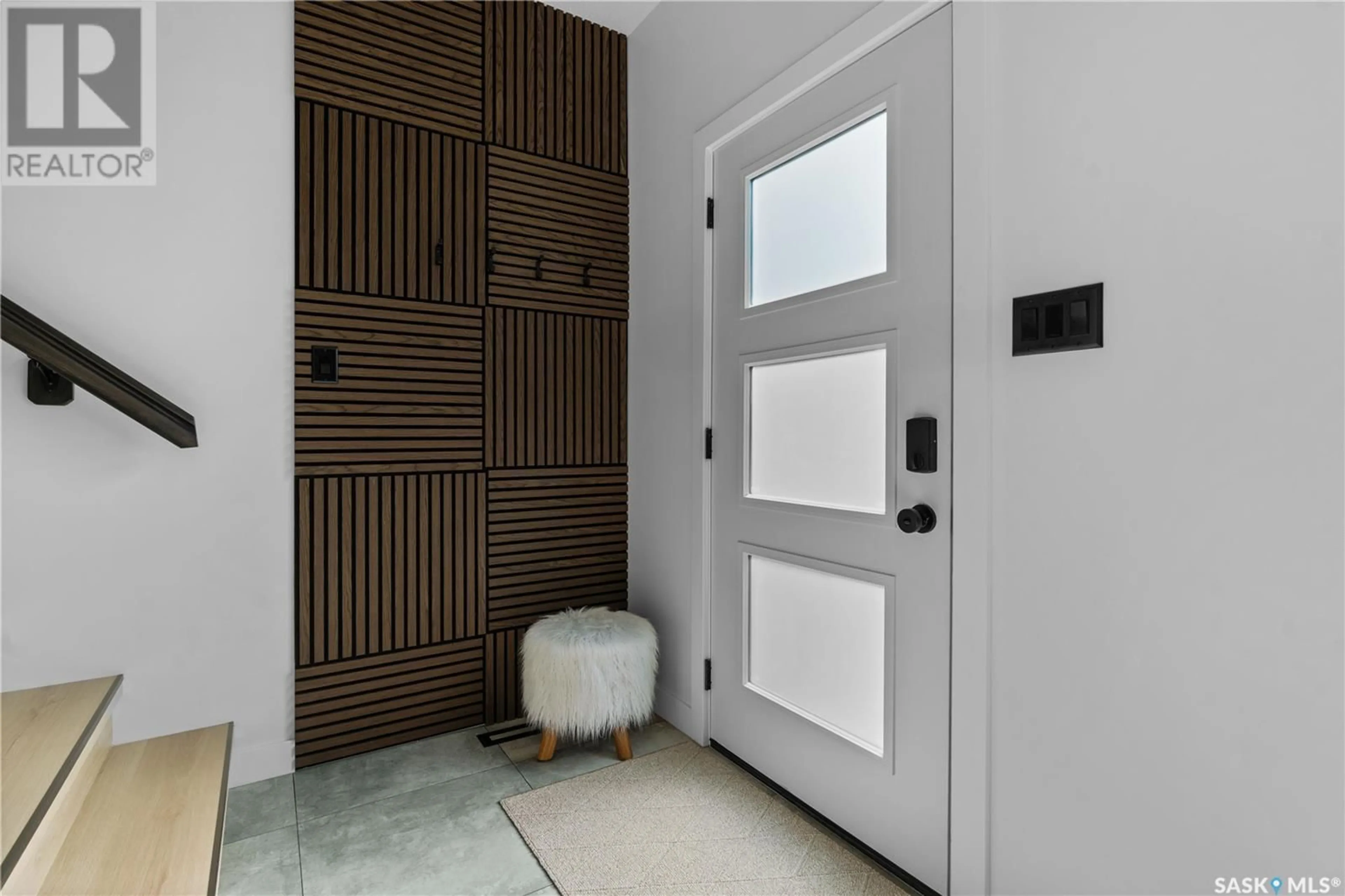 Indoor entryway for 2023 EDWARD STREET, Regina Saskatchewan S4T4N3