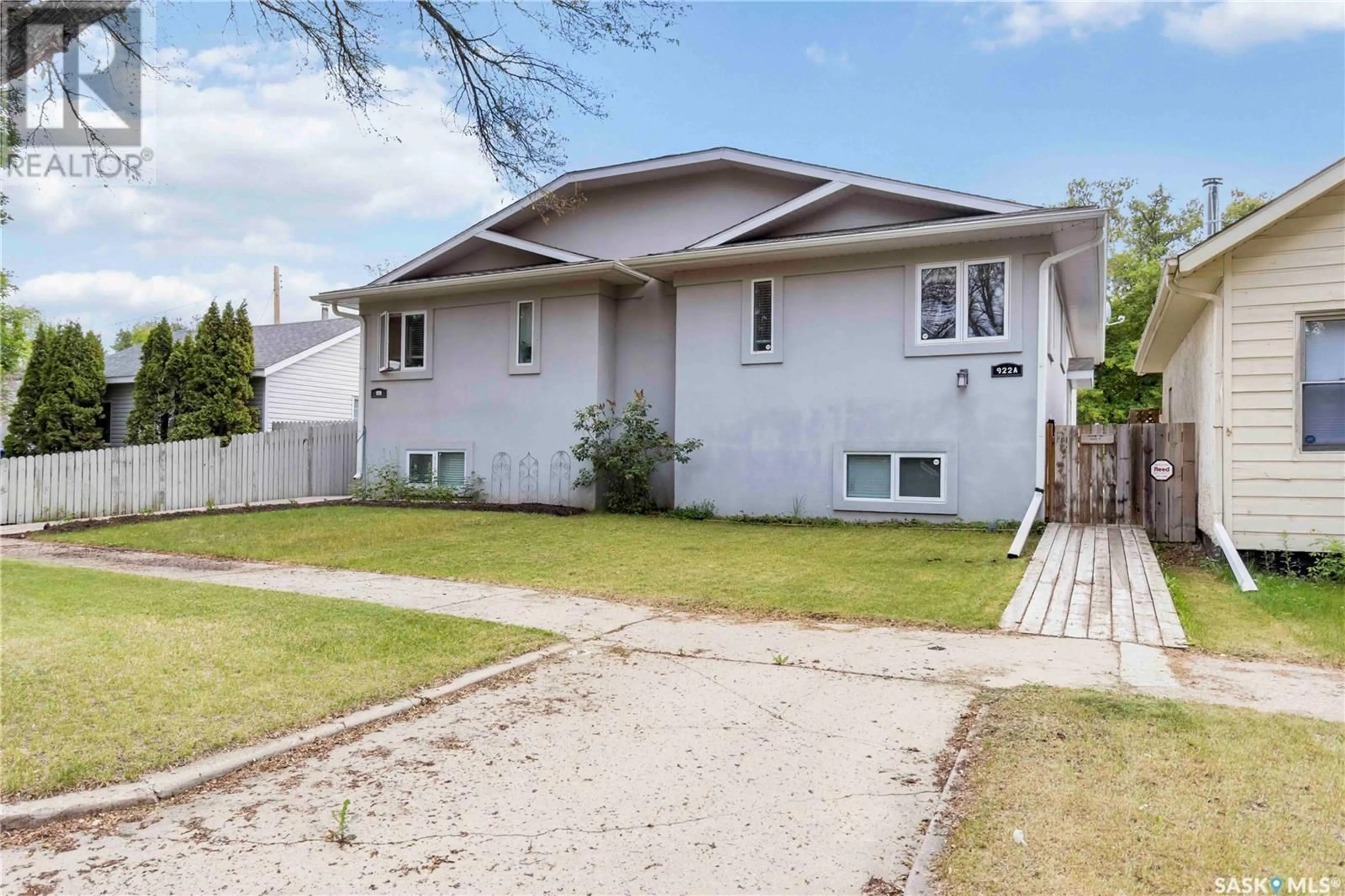 Home with vinyl exterior material, street for 922A I AVENUE, Saskatoon Saskatchewan S7L2H5