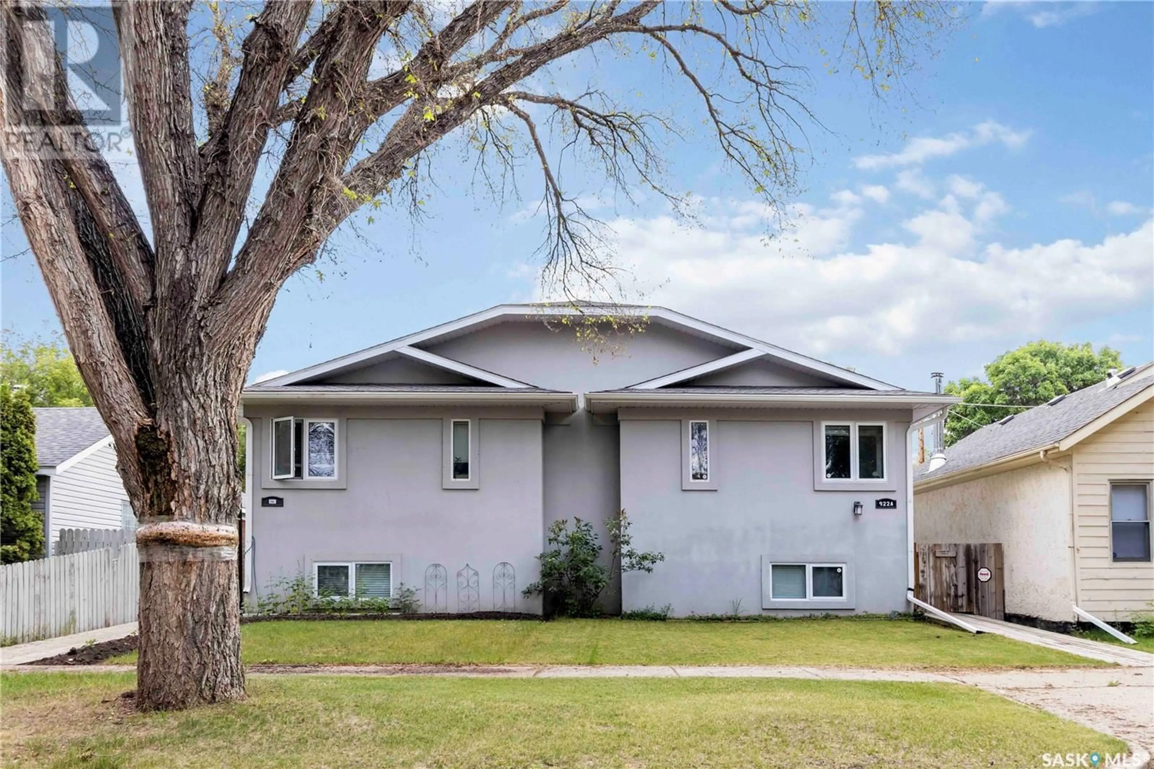 Home with vinyl exterior material, building for 922A I AVENUE, Saskatoon Saskatchewan S7L2H5