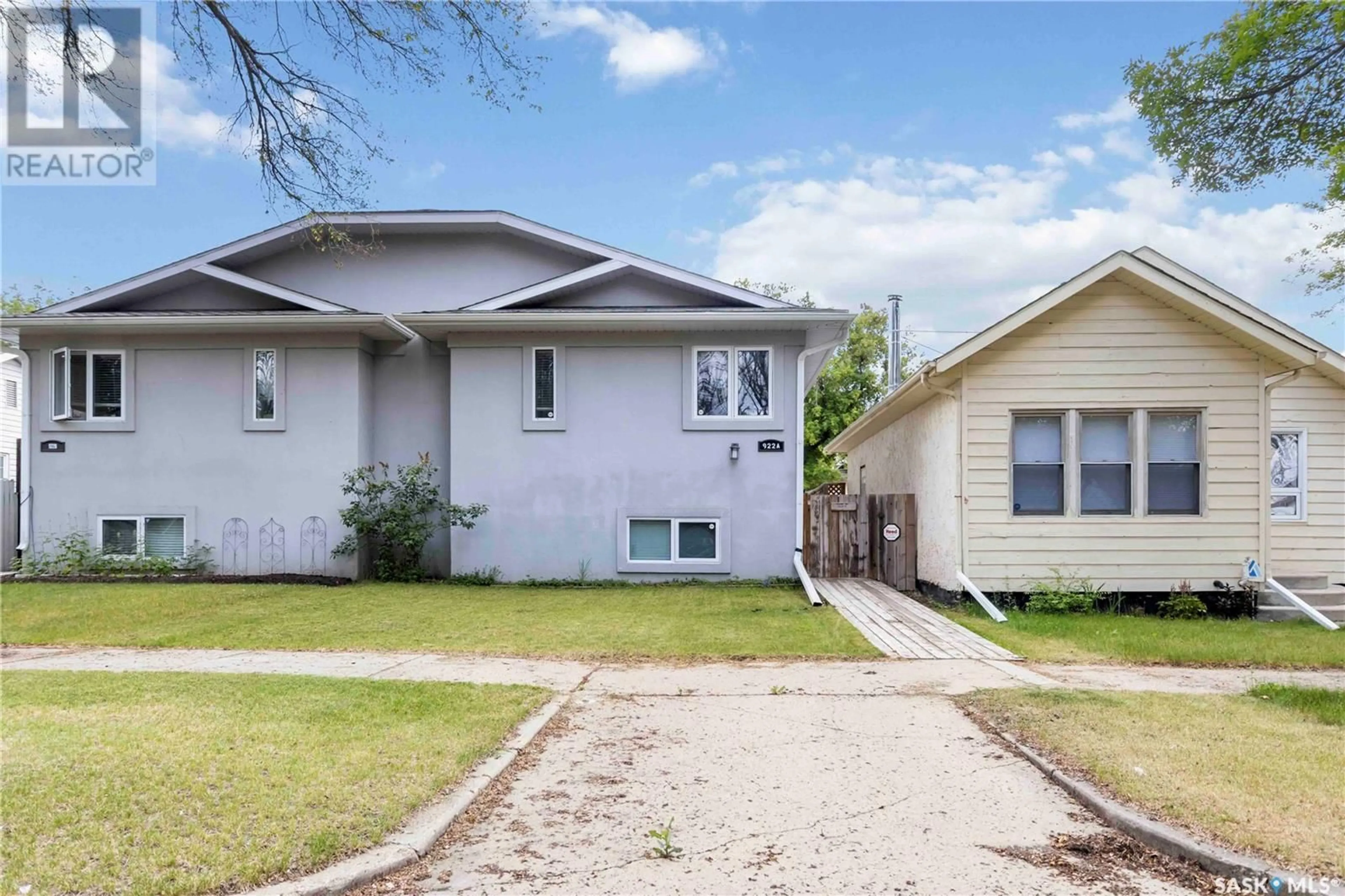 Home with vinyl exterior material, street for 922A I AVENUE, Saskatoon Saskatchewan S7L2H5