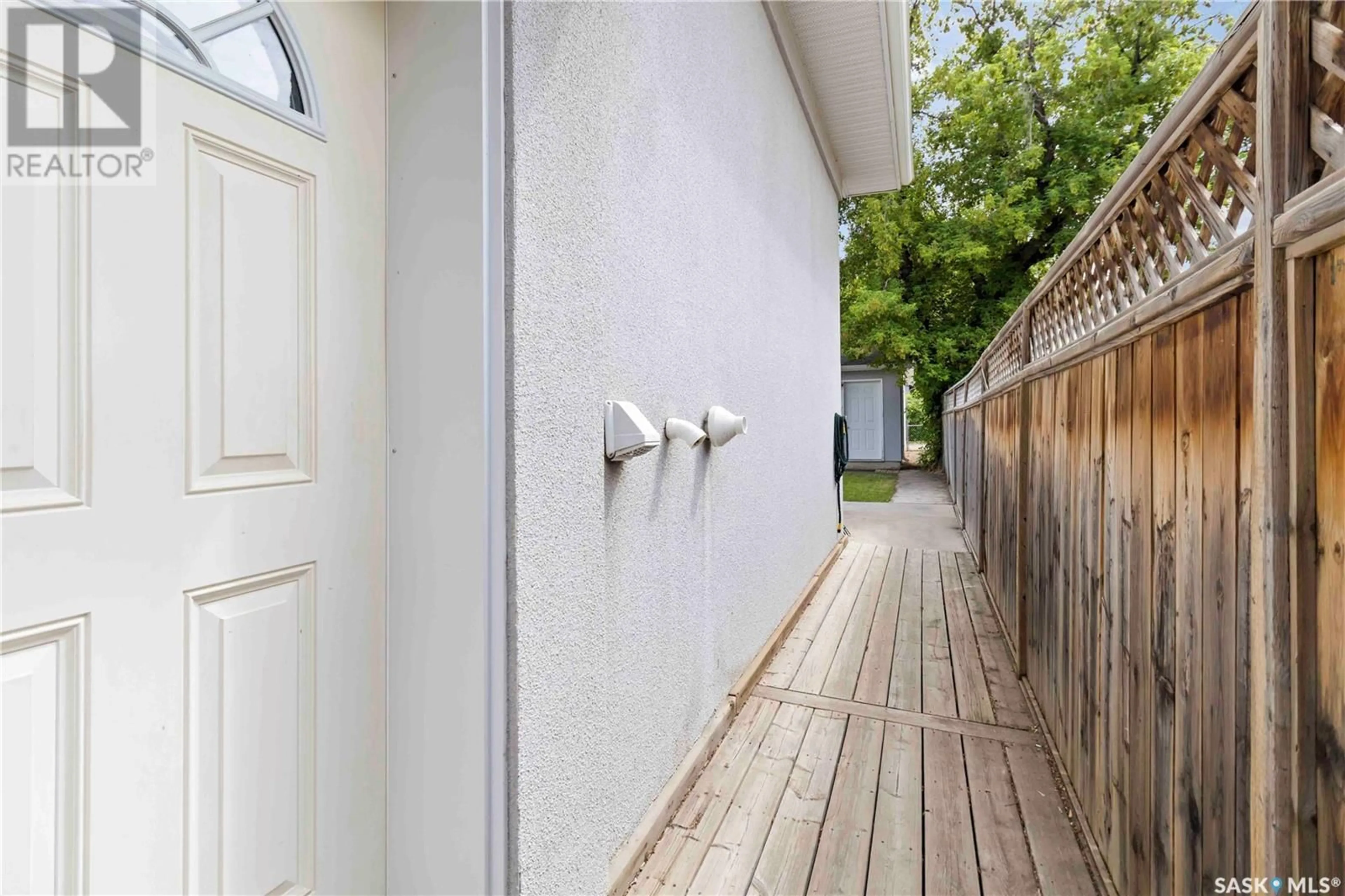 Patio, street for 922A I AVENUE, Saskatoon Saskatchewan S7L2H5