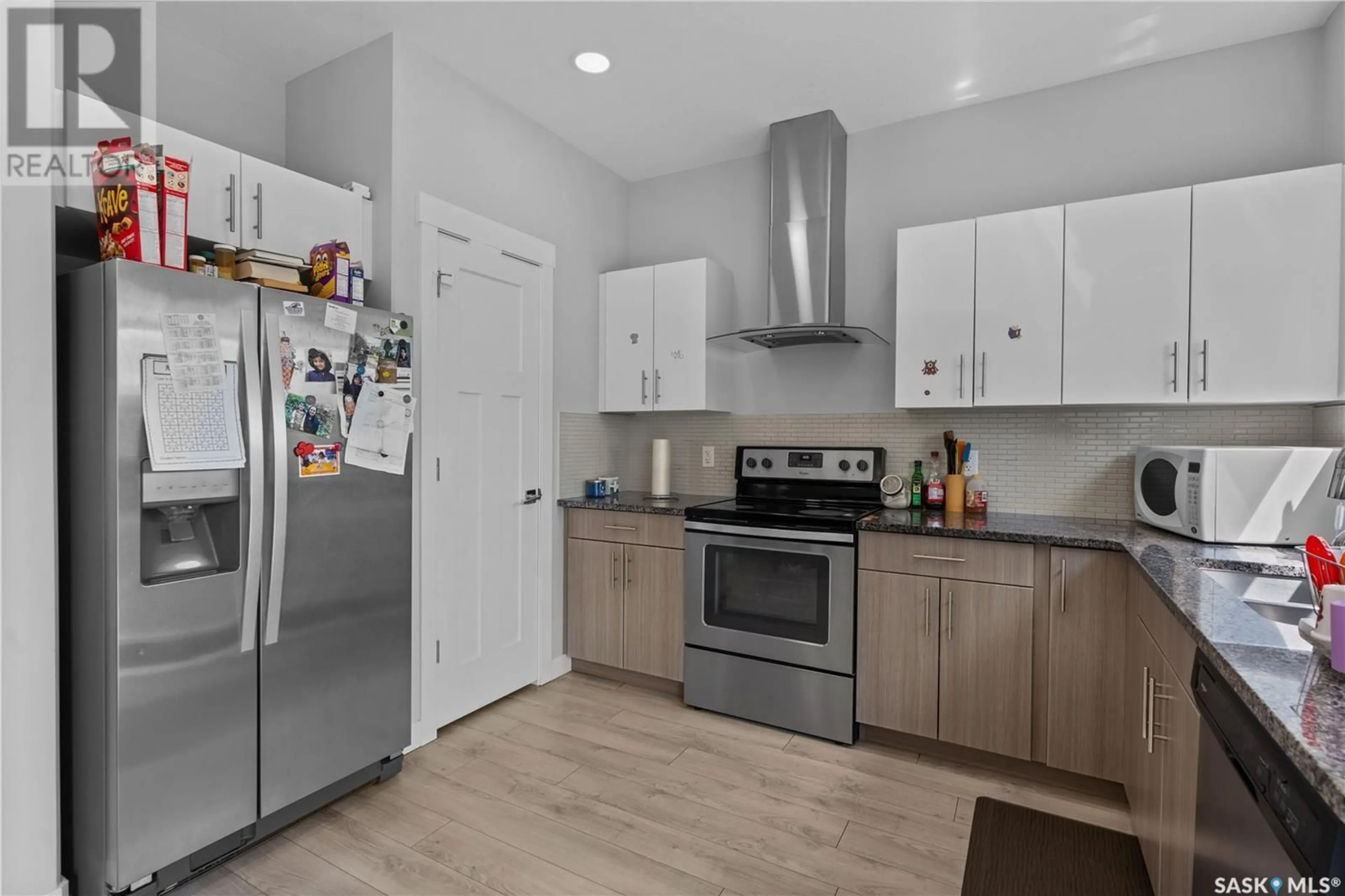Standard kitchen, unknown for 5648 TUTOR WAY, Regina Saskatchewan S4W0N6