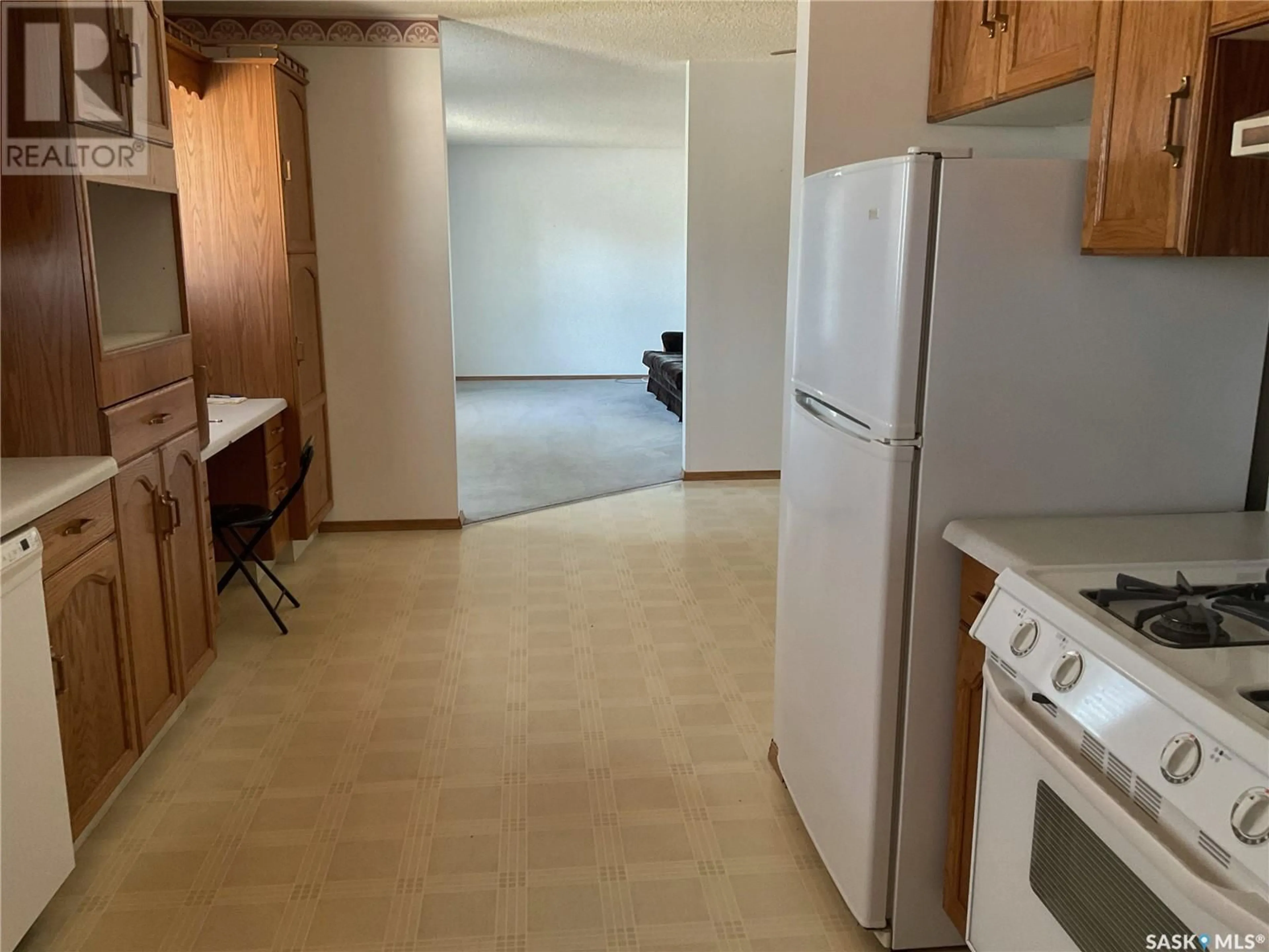 Standard kitchen, unknown for 84 BELBECK PLACE, Swift Current Saskatchewan S9H4E2