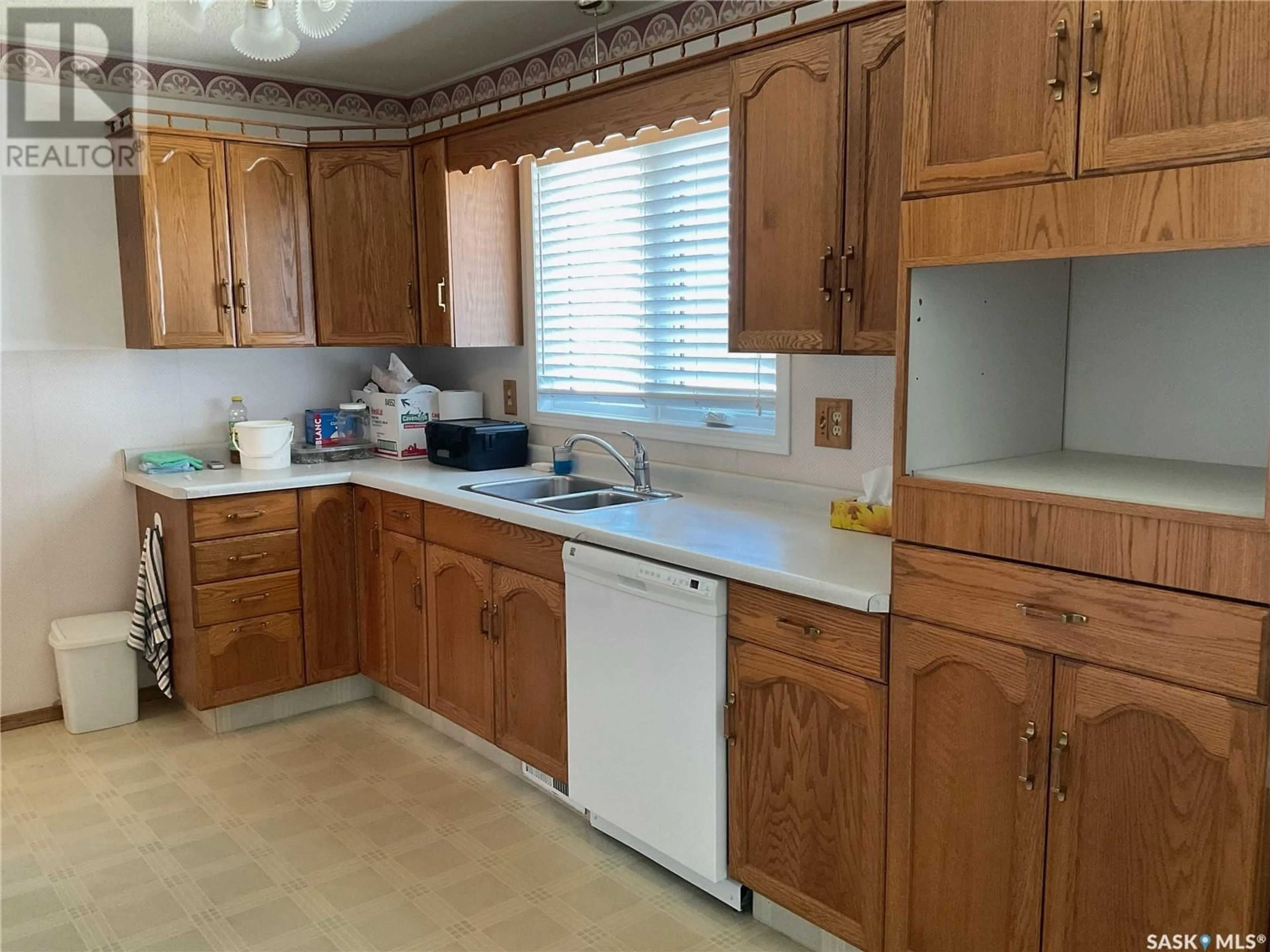 Standard kitchen, unknown for 84 BELBECK PLACE, Swift Current Saskatchewan S9H4E2