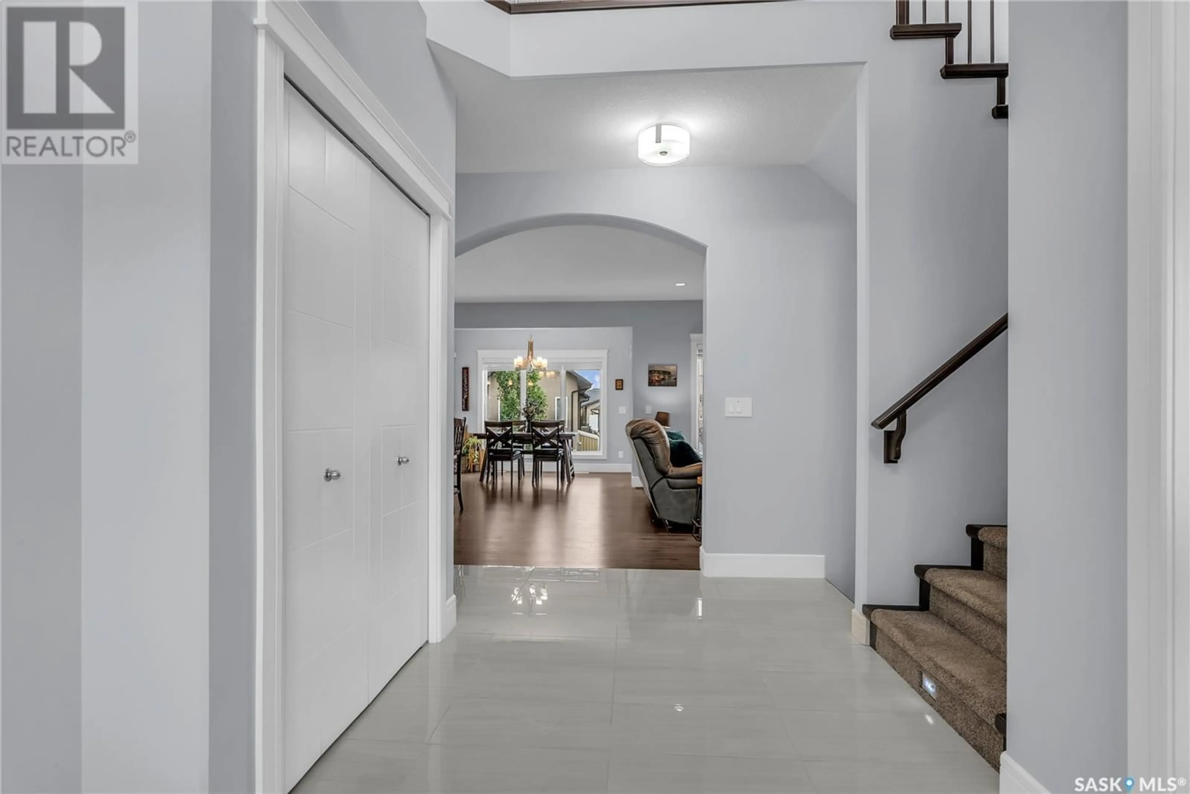 Indoor foyer for 131 ROCHELLE BAY, Saskatoon Saskatchewan S7V0H6