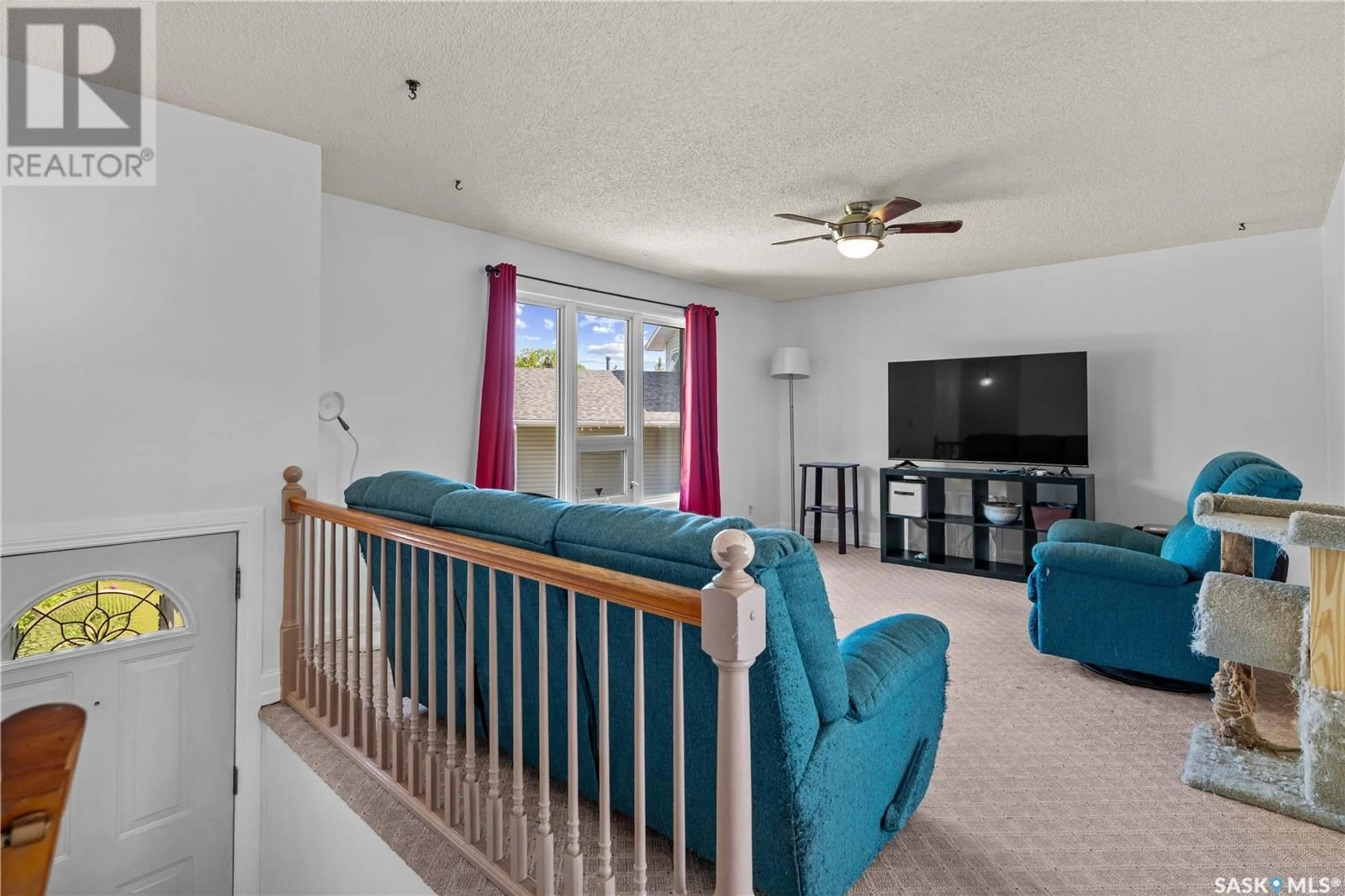 Living room with furniture, unknown for 27 FAUNT BAY, Regina Saskatchewan S4X2J8