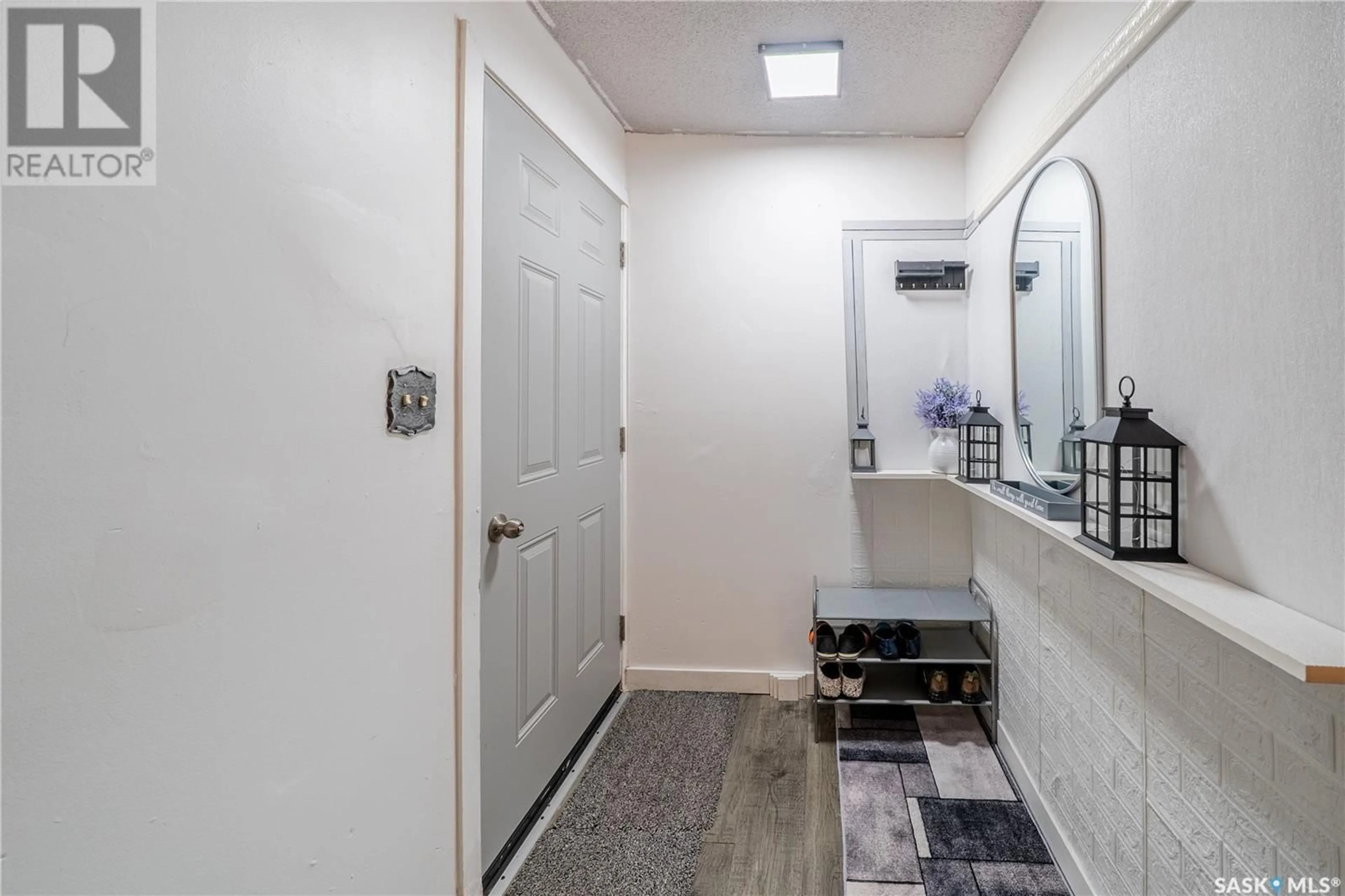 Indoor entryway for 155 BROAD STREET, Regina Saskatchewan S4R1W8