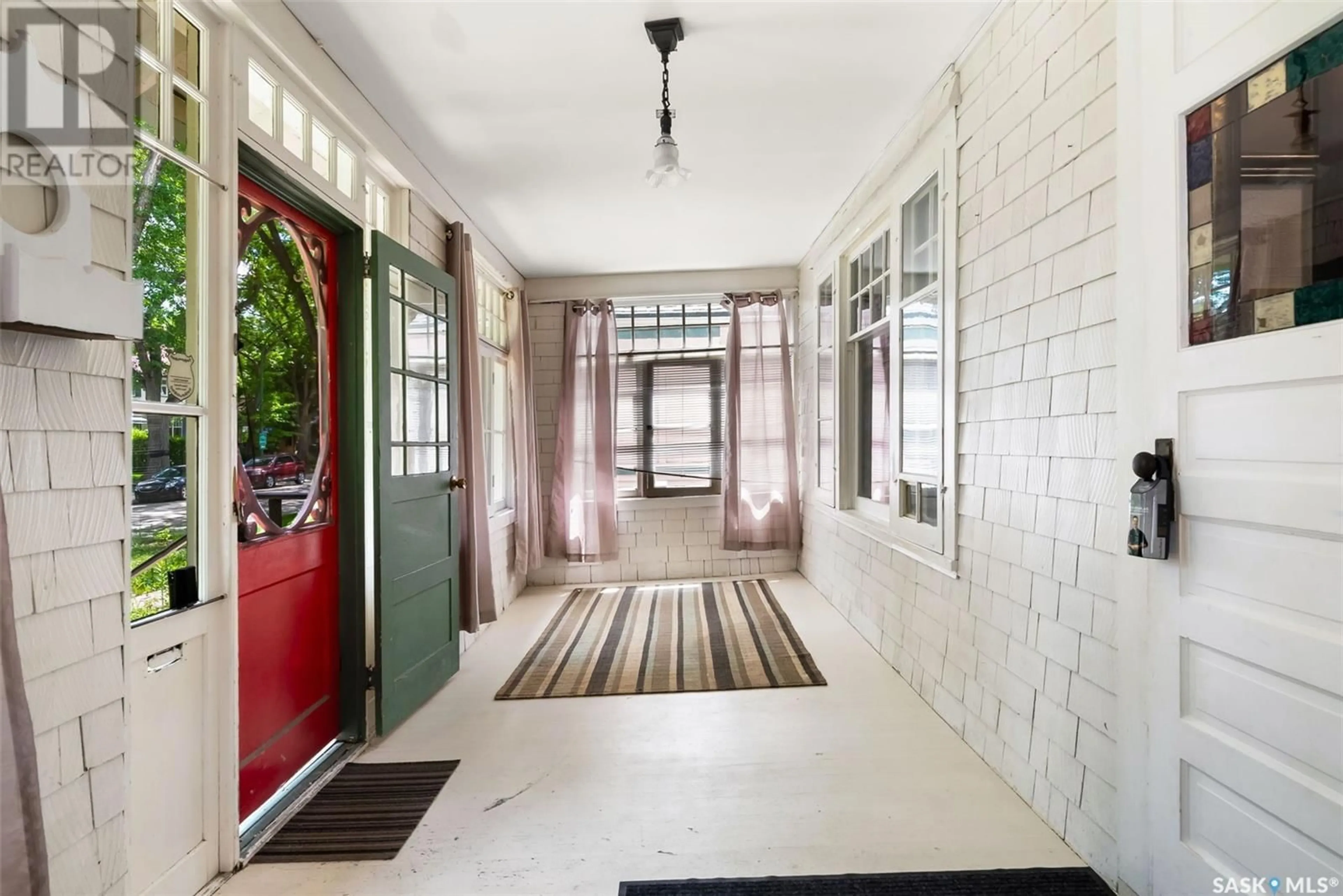 Indoor foyer for 2160 MONTAGUE STREET, Regina Saskatchewan S4T3J9