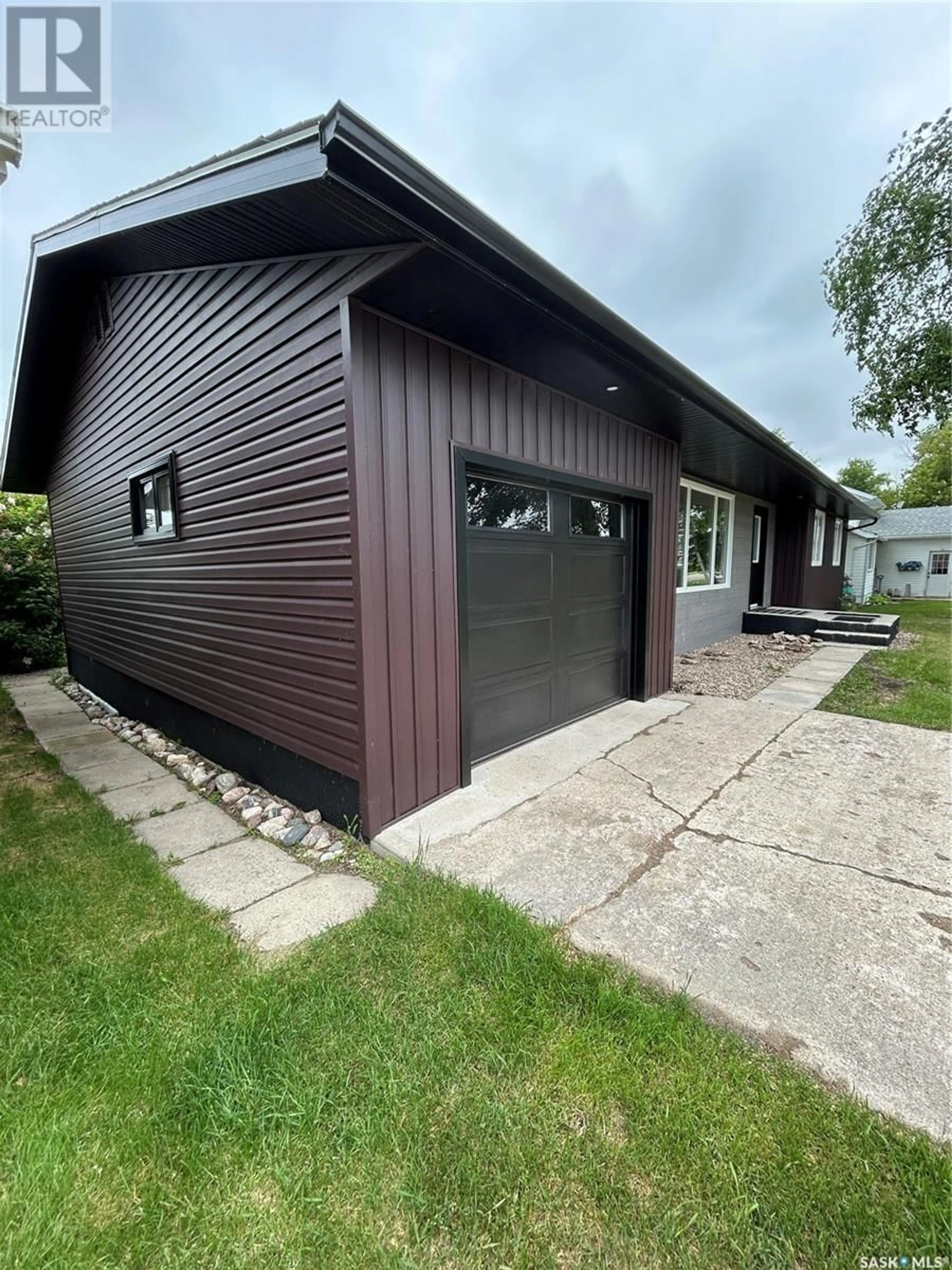 Unknown for 211 3RD AVENUE, Kelvington Saskatchewan S0A1W0