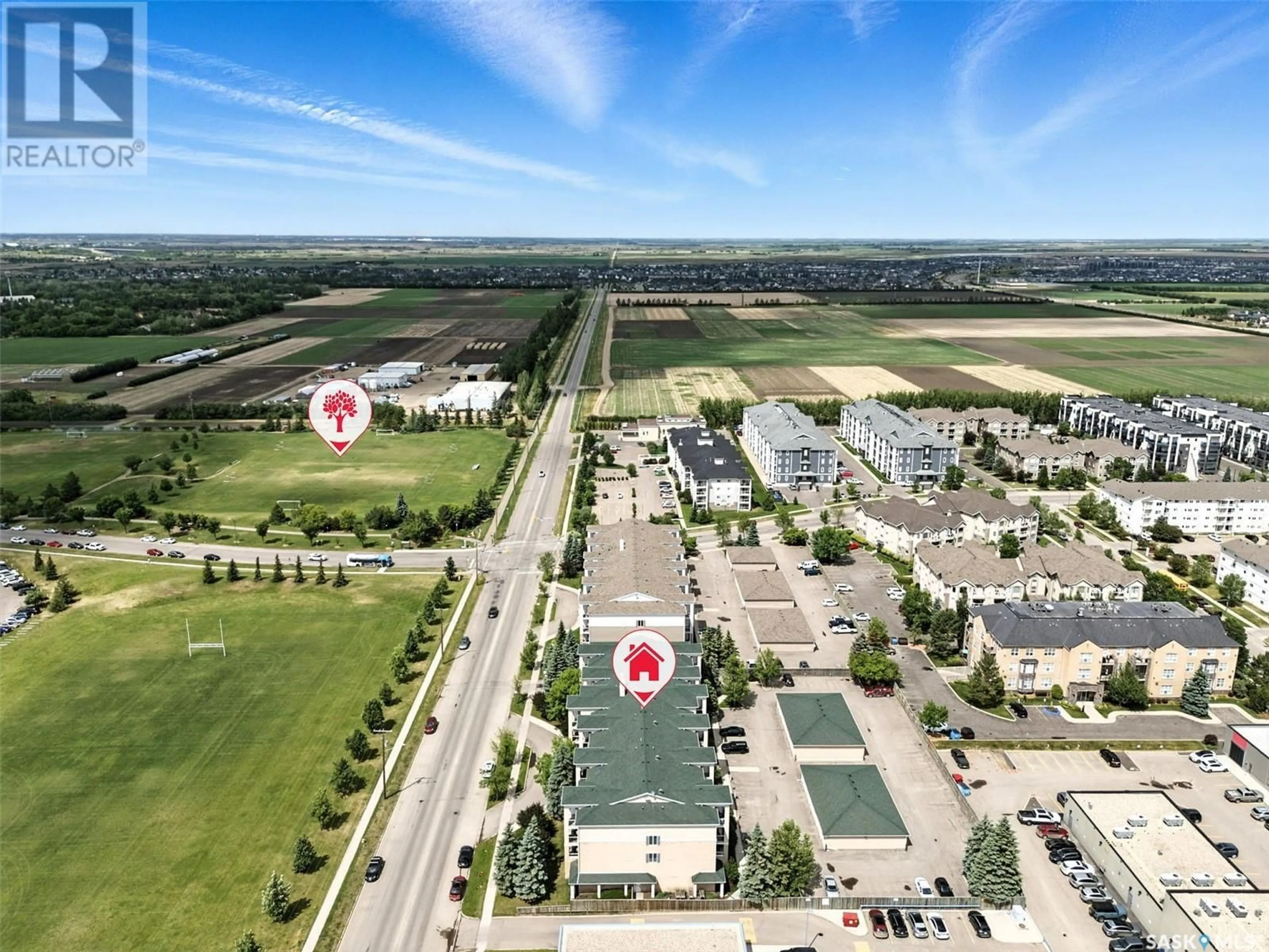 A pic from outside/outdoor area/front of a property/back of a property/a pic from drone, building for 215 - 307 LOWE ROAD, Saskatoon Saskatchewan S7S1N1