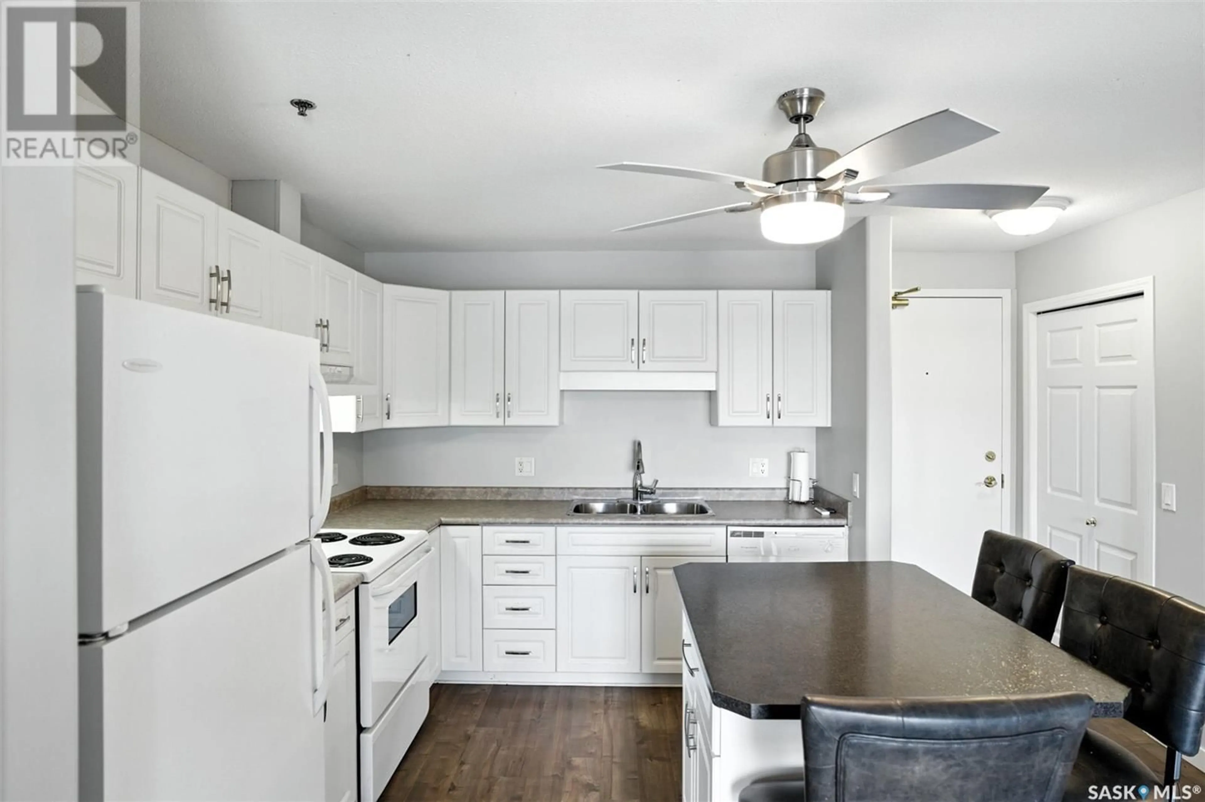 Standard kitchen, unknown for 215 - 307 LOWE ROAD, Saskatoon Saskatchewan S7S1N1